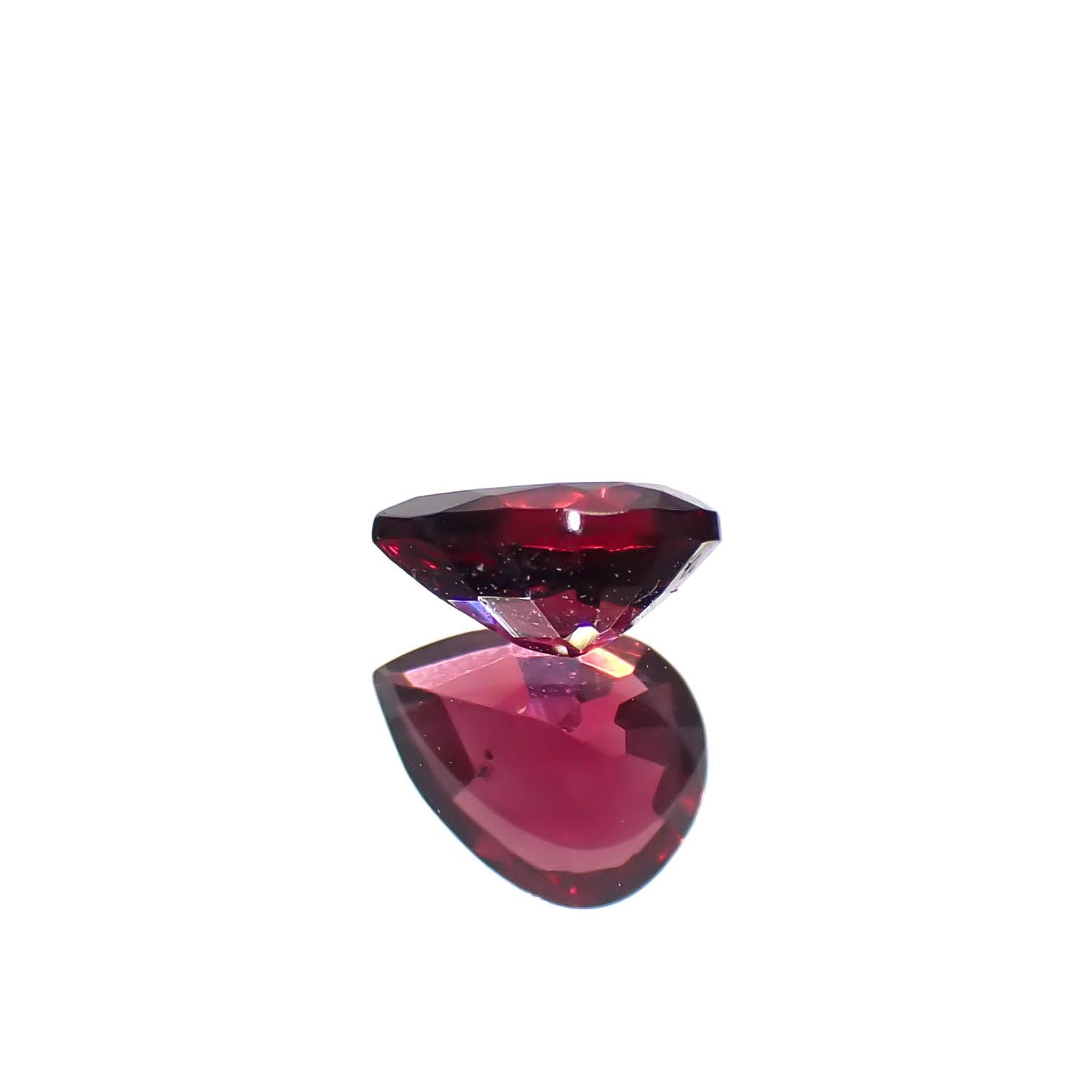 レッドスピネル(宝石名レッド・スピネル)タンザニア産 0.31ct 識別済[240728577]5x3.8mm前後