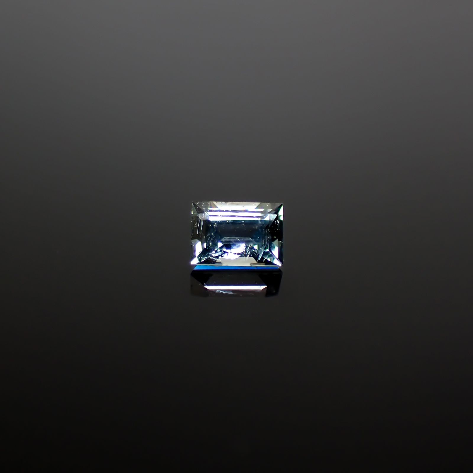 サファリン スリランカ産 0.16ct / 3.6x2.5mm前後 [260432053]