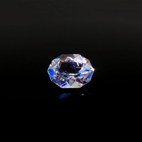 ◇カスタムカット◇レインボームーンストーン マダガスカル産 1.02ct / 7.8x5.9mm前後 [260523434]