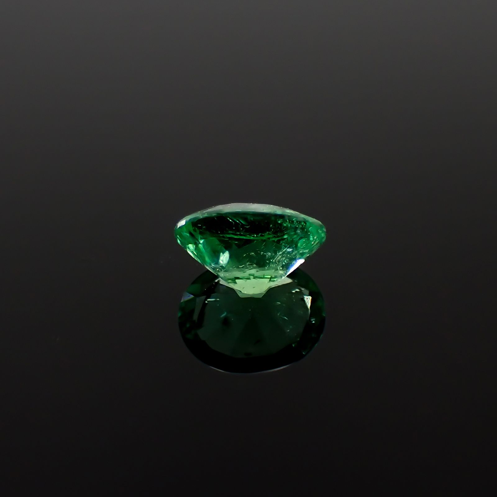 パライバトルマリン ブラジル・パライバ州バターリャ鉱山産 0.71ct[240928731]6.3x5.1mm前後