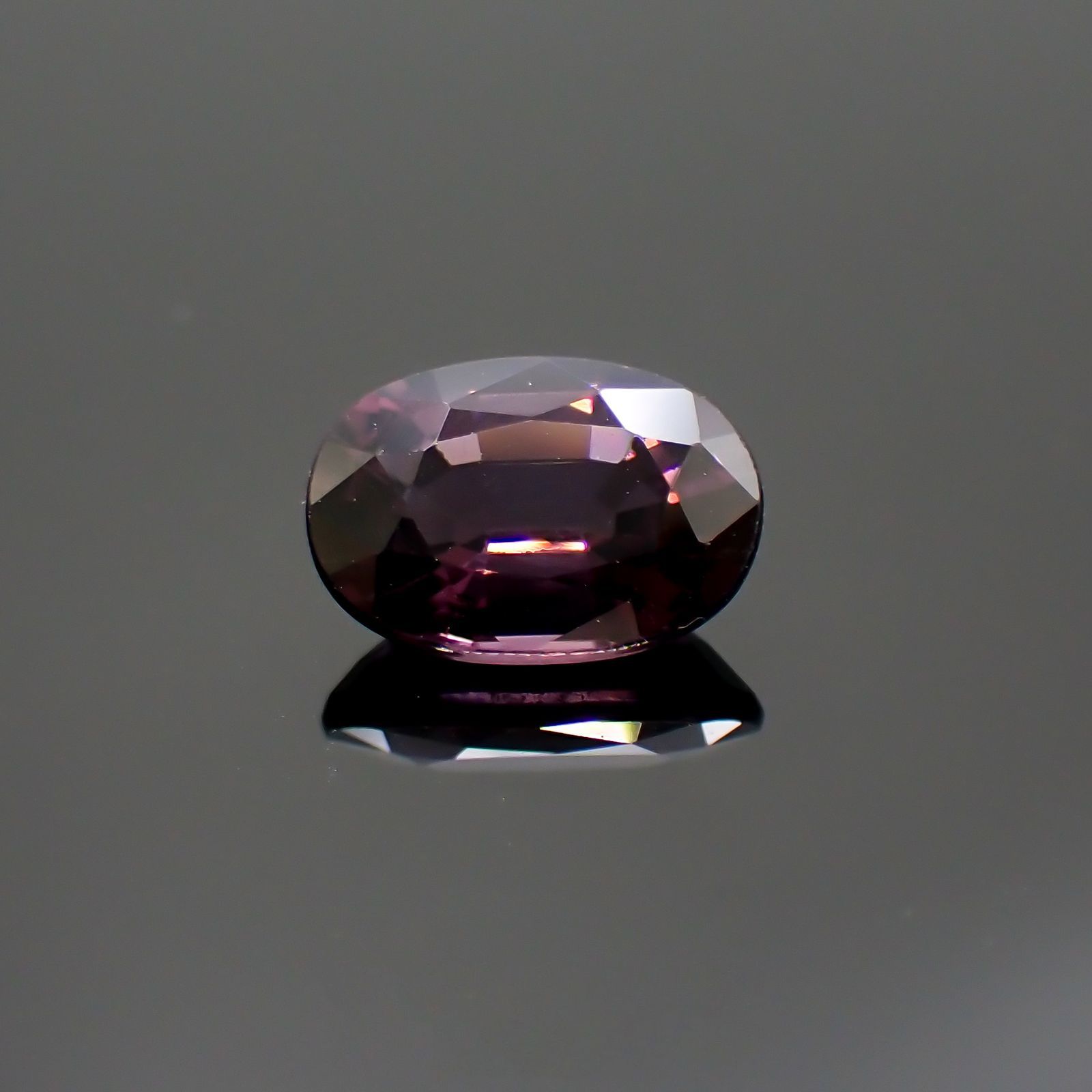 パープルスピネル(宝石名スピネル)ビルマ産 1.96ct 識別済[231124301]9.1x6.4mm前後