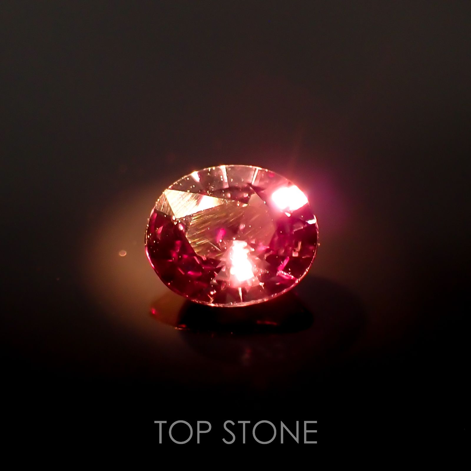 カラーチェンジガーネット アレキタイプ(宝石名ガーネット)マダガスカル・ベキリー産 0.52ct 識別済[220716953]5.4x4.5mm前後