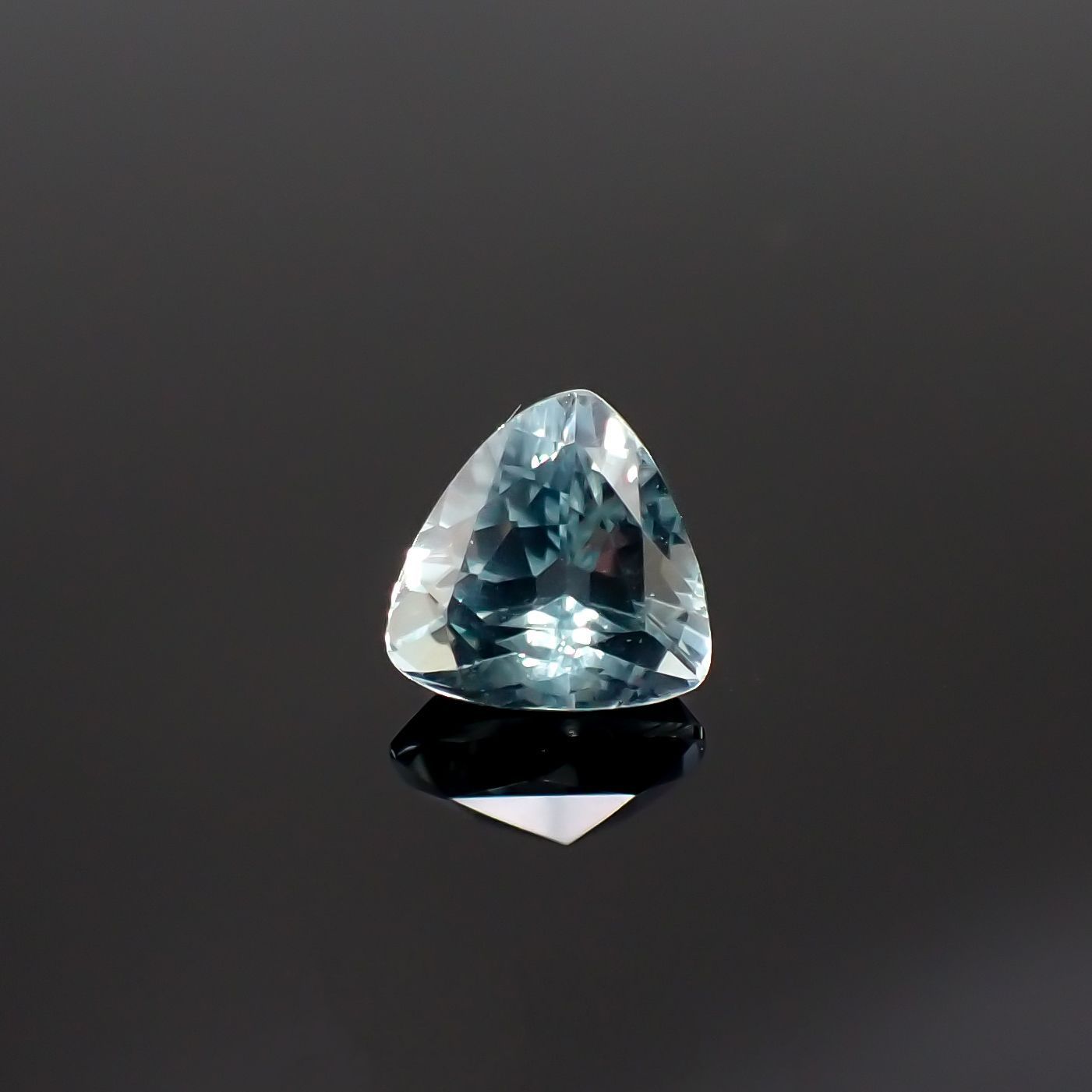 シーフォームカイヤナイト(宝石名カイヤナイト)タンザニア産 1.51ct 識別済[220616281]7x7.5mm前後