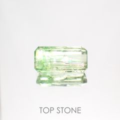 パーティカラーグロッシュラーガーネット(宝石名パーティカラード グロッシュラー・ガーネット) タンザニア産 2.254ct ソ付(彩珠)[21049771]10.6×5.3mm前後