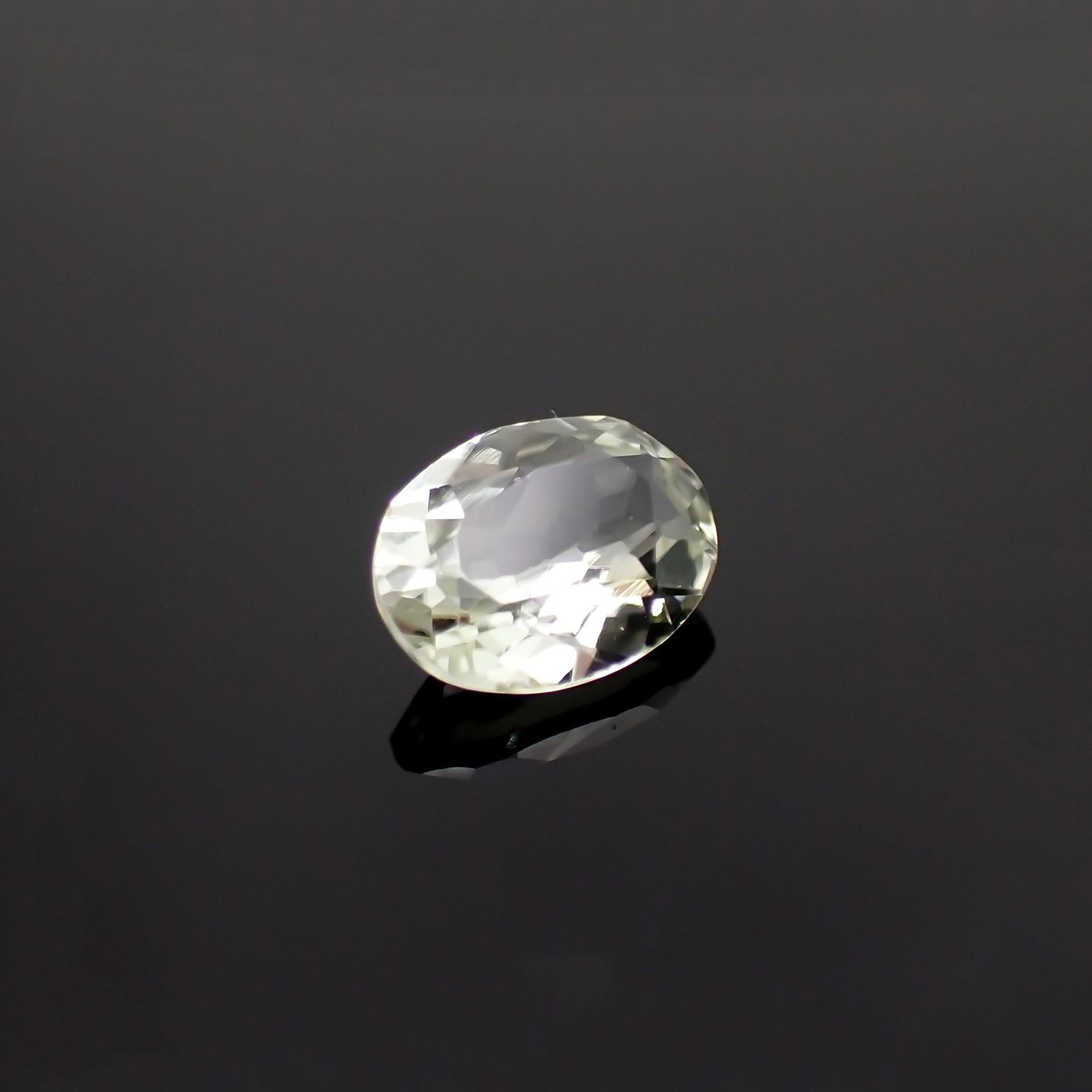シリマナイト(宝石名シリマナイト)インド産 識別済 1.27ct / 8.1x6.1mm前後 [221018460]