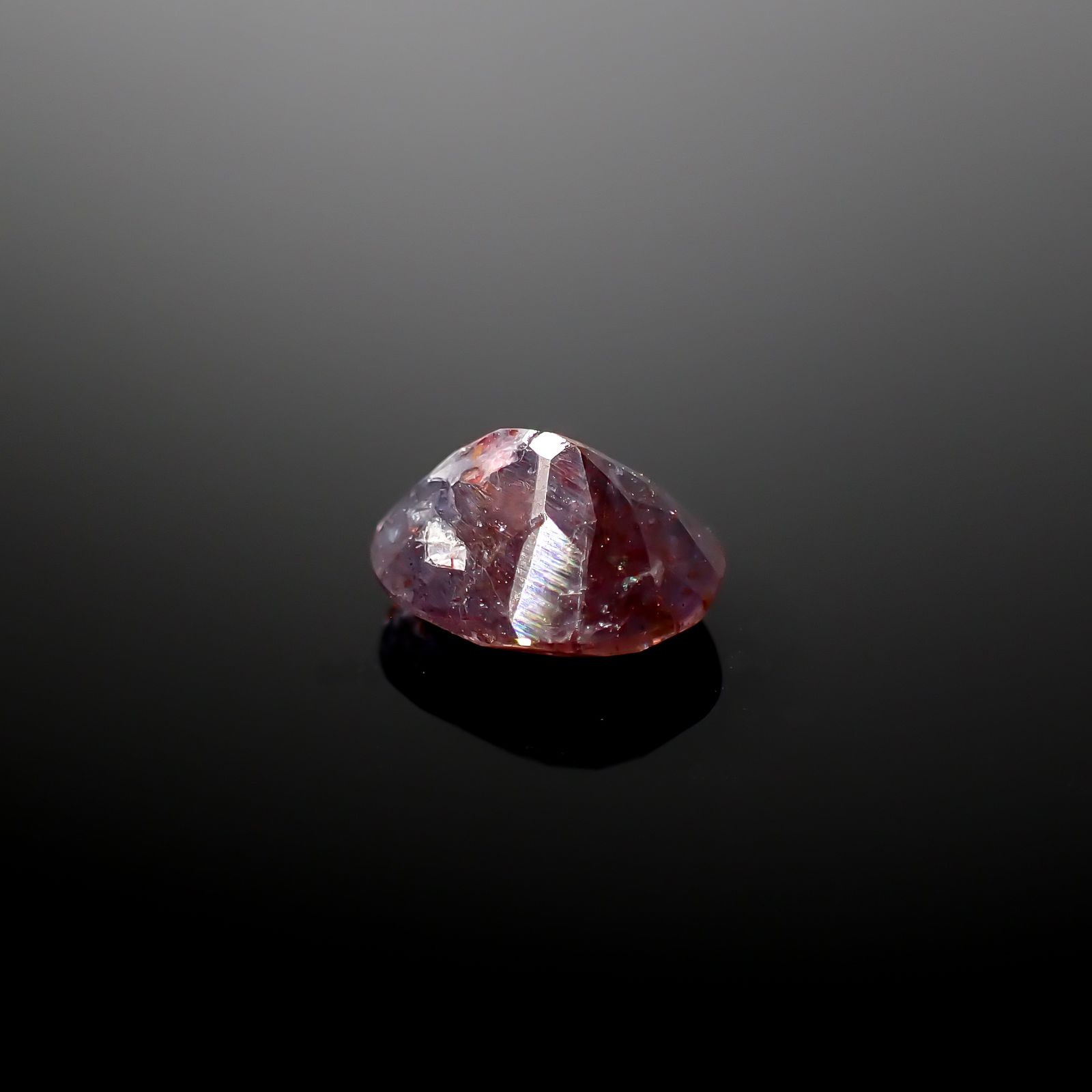 ブラッドショットアイオライト インド産 1.68ct [241129464]8.9x7.2mm前後