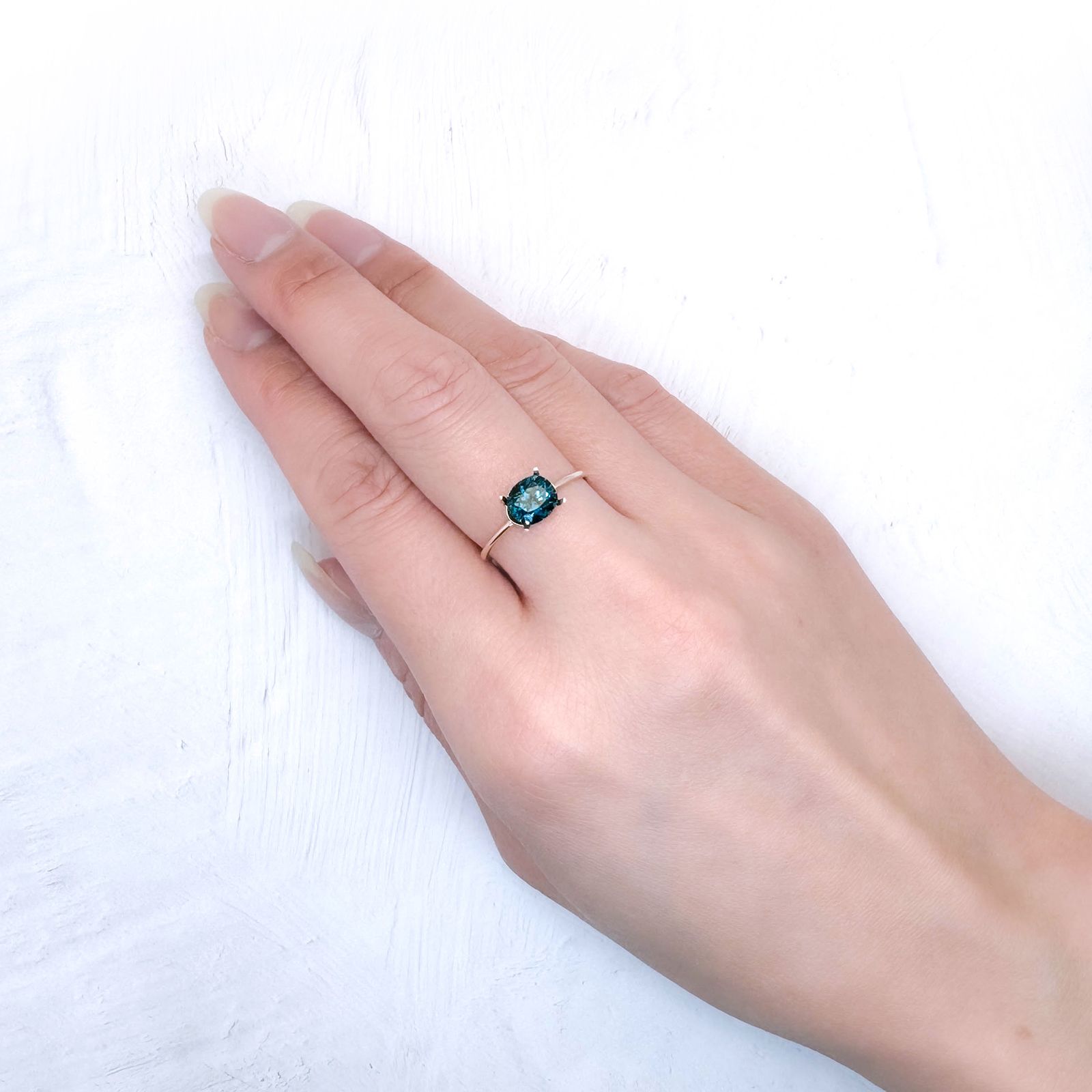 ラタナキリブルージルコン カンボジア産 1.58ct / 6.7x5.8mm前後 [251231476]