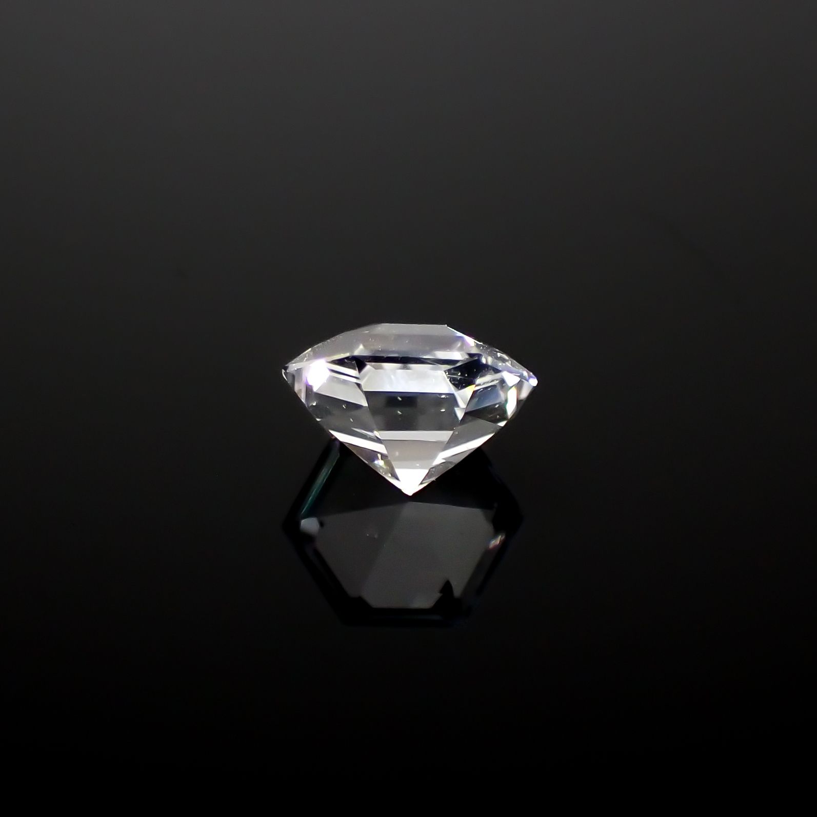 ◇ヘキサゴンカット◇レムリアンシードクリスタル(保証シール付き) ブラジル産 0.83ct[240326839]5.9x5.8mm前後