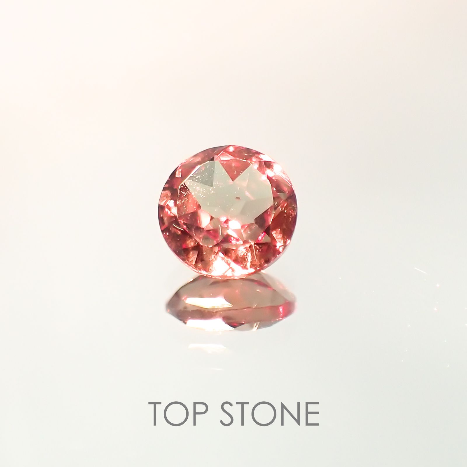 カラーチェンジ マラヤガーネット タンザニア産 ルース 0.54ct[20117762]5×5mm前後