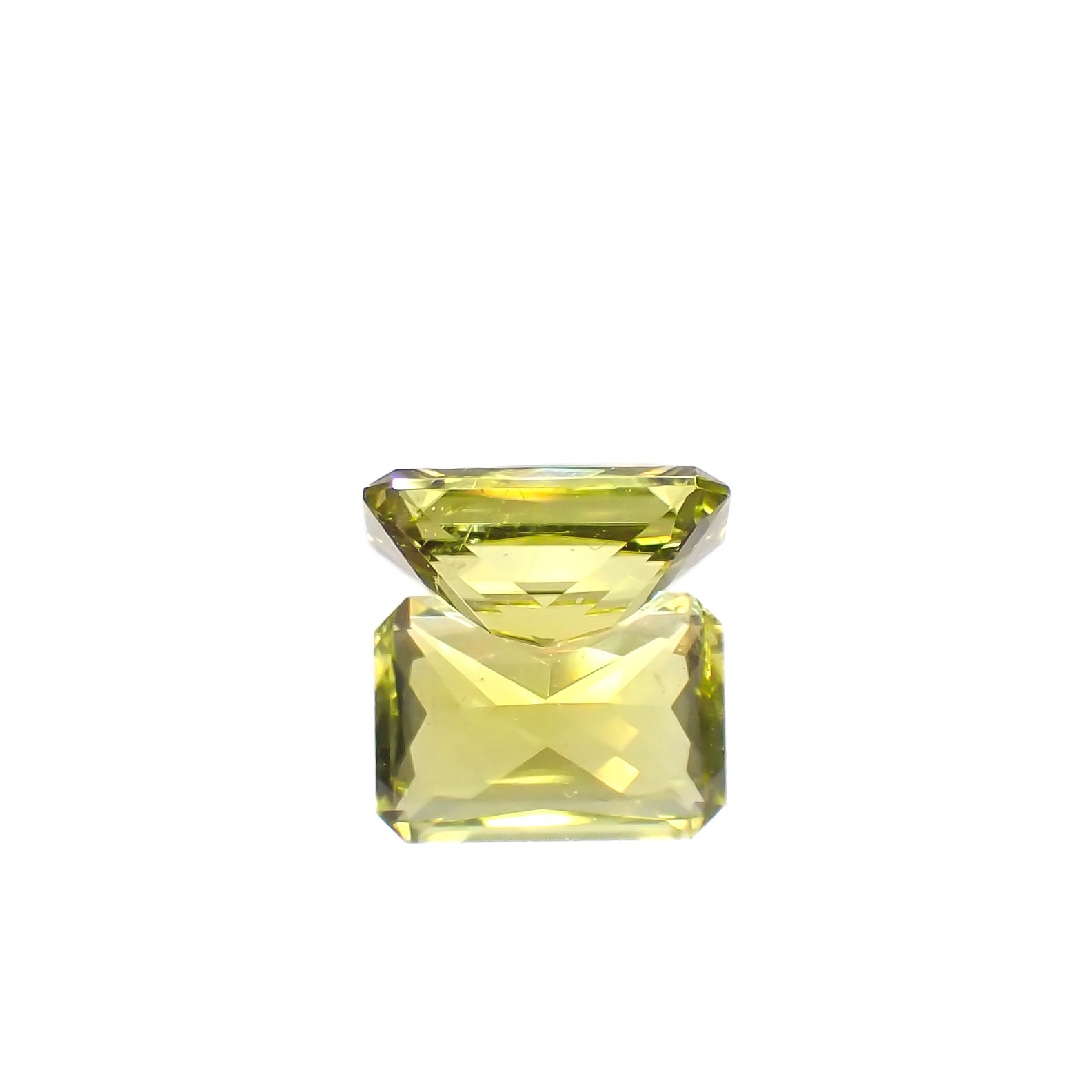 カナリートルマリン ザンビア・カナリー鉱山産 0.88ct[240527565]7.1x4.9mm前後
