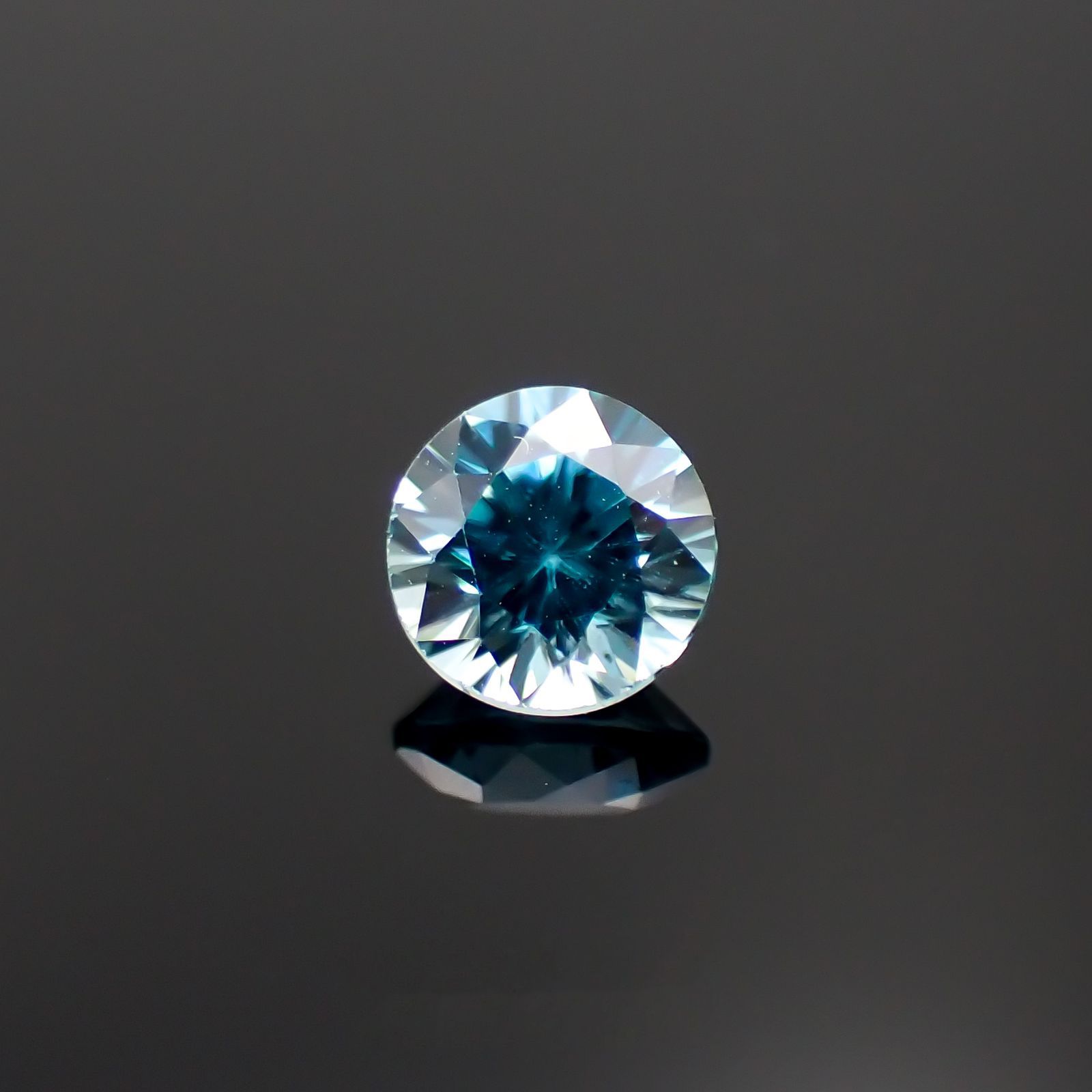 ブルージルコン カンボジア産 0.79ct[230220512]5x5mm前後