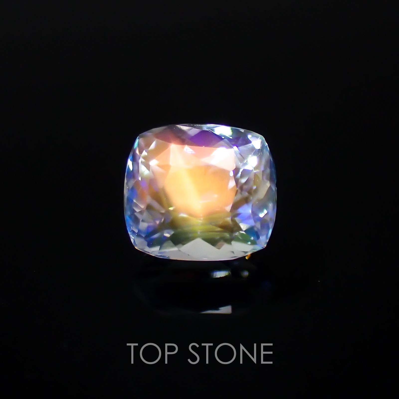 レインボームーンストーン(アンデシンラブラドライト) マダガスカル産 ルース 0.72ct[21059637]5.7×5.1mm前後