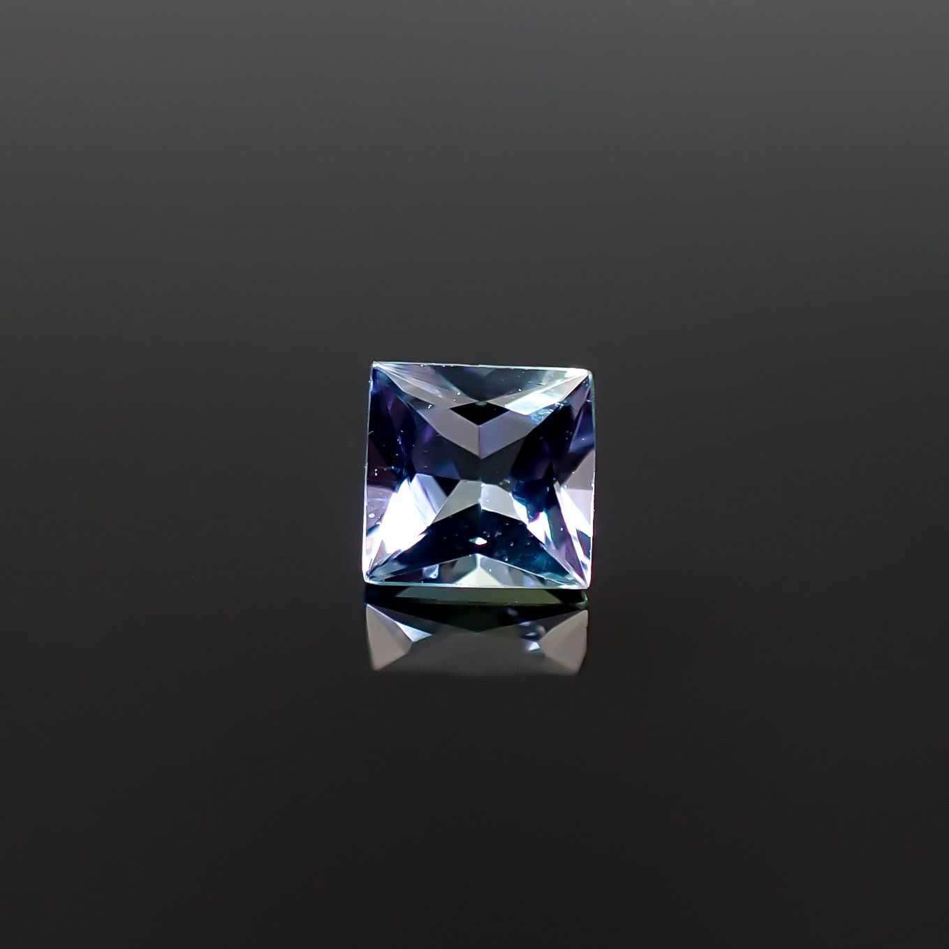 ◇プリンセスカット◇バイカラータンザナイト タンザニア産 0.29ct [250330004]3.8x3.7mm前後