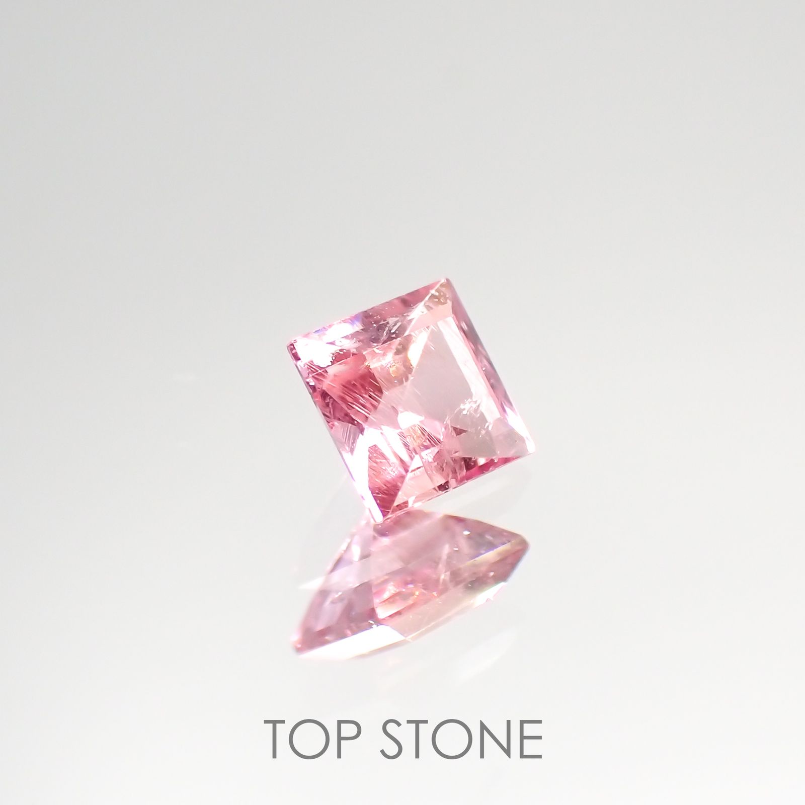 ペツォッタイト(ラズベリル)(宝石名ペツォッタイト) マダガスカル産 0.241ct ソ付(彩珠)[210812612]3.4×3.4mm前後