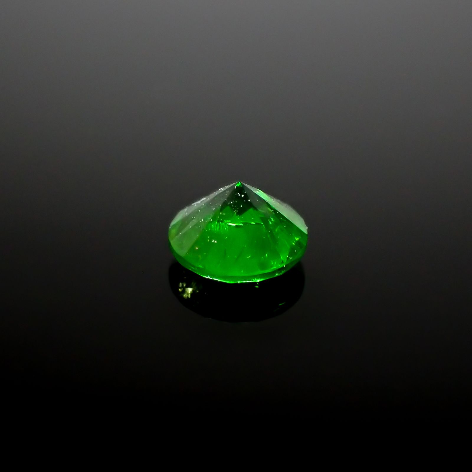 デマントイドガーネット ロシア産 0.41ct [241029307]4.4x4.4mm前後