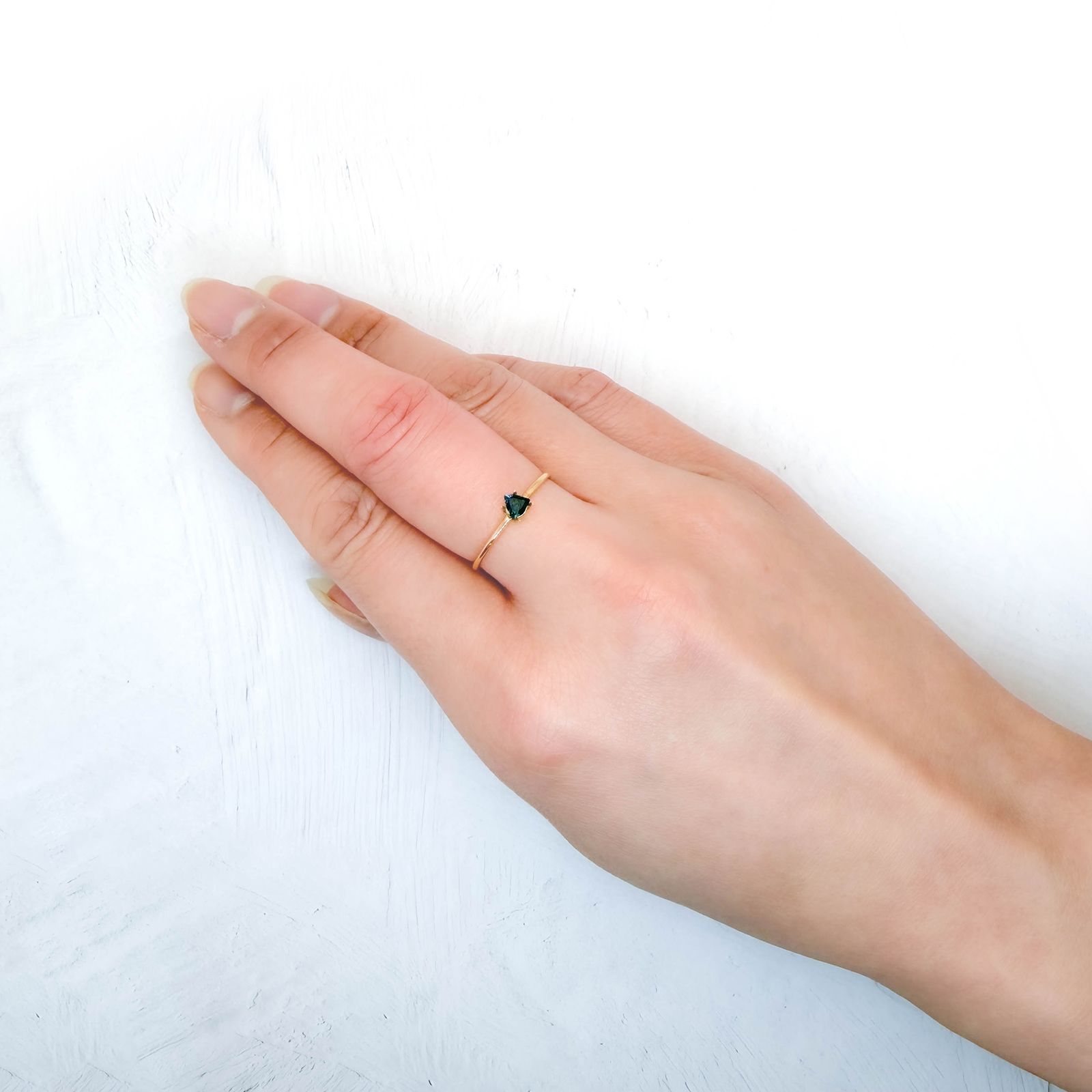 ベキリーブルーガーネット（カラーチェンジガーネット アレキタイプ） マダガスカル・ベキリー産 0.17ct / 3.7x3.8mm前後 [251231514]