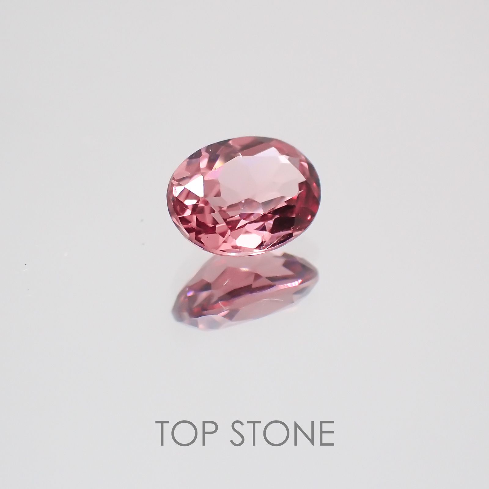 カラーチェンジマラヤガーネット タンザニア産 ルース 0.48ct[21059667]5.5×4.3mm前後