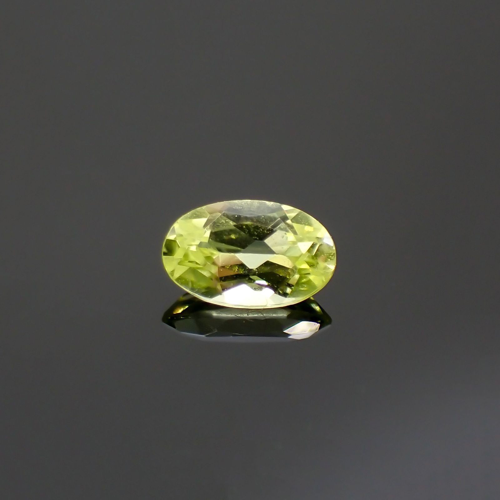 パロットクリソベリル(宝石名クリソベリル)インド産 0.23ct 識別済[220114506]4.6x2.9mm前後