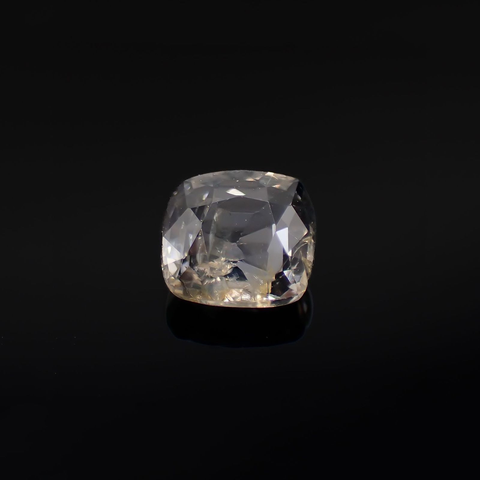 グレースピネル(宝石名スピネル)ビルマ/マダガスカル産 0.75ct 識別済[220817561]5.5x5.2mm前後