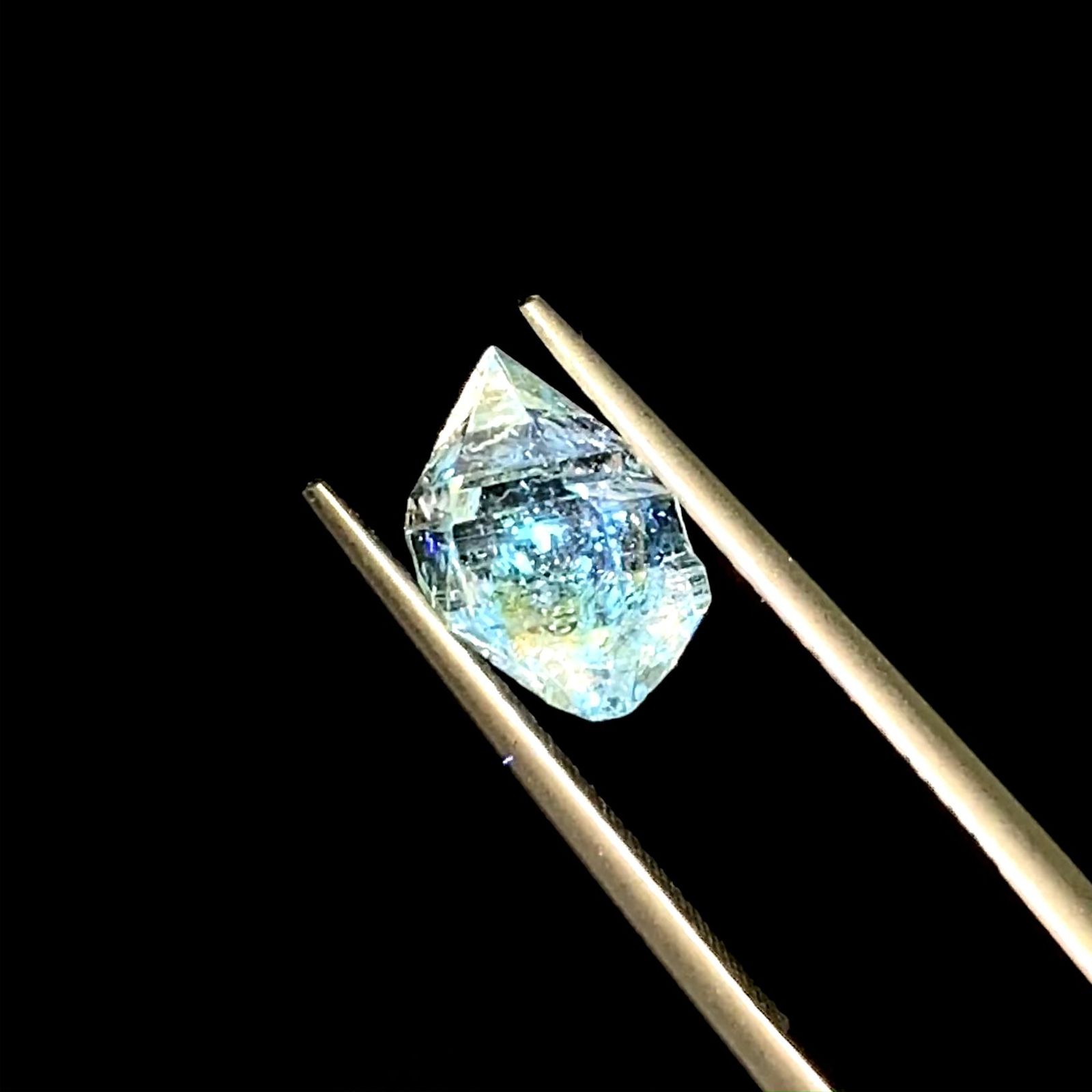 オイルインクォーツ 原石 パキスタン産 2.27ct[220616487]10.4x7.2mm