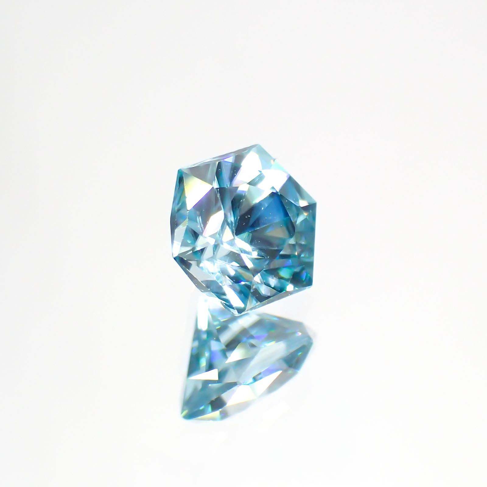 ◇ヘキサゴンカット◇ブルージルコン(宝石名ジルコン) カンボジア産 0.86ct 識別済[211013361]5×4.8mm前後
