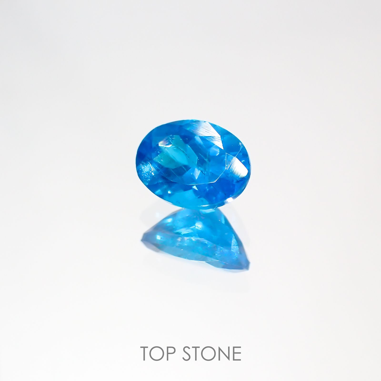 ネオンブルーアパタイト(宝石名アパタイト) マダガスカル産 0.79ct 識別済[211013055]6.7×4.9mm前後