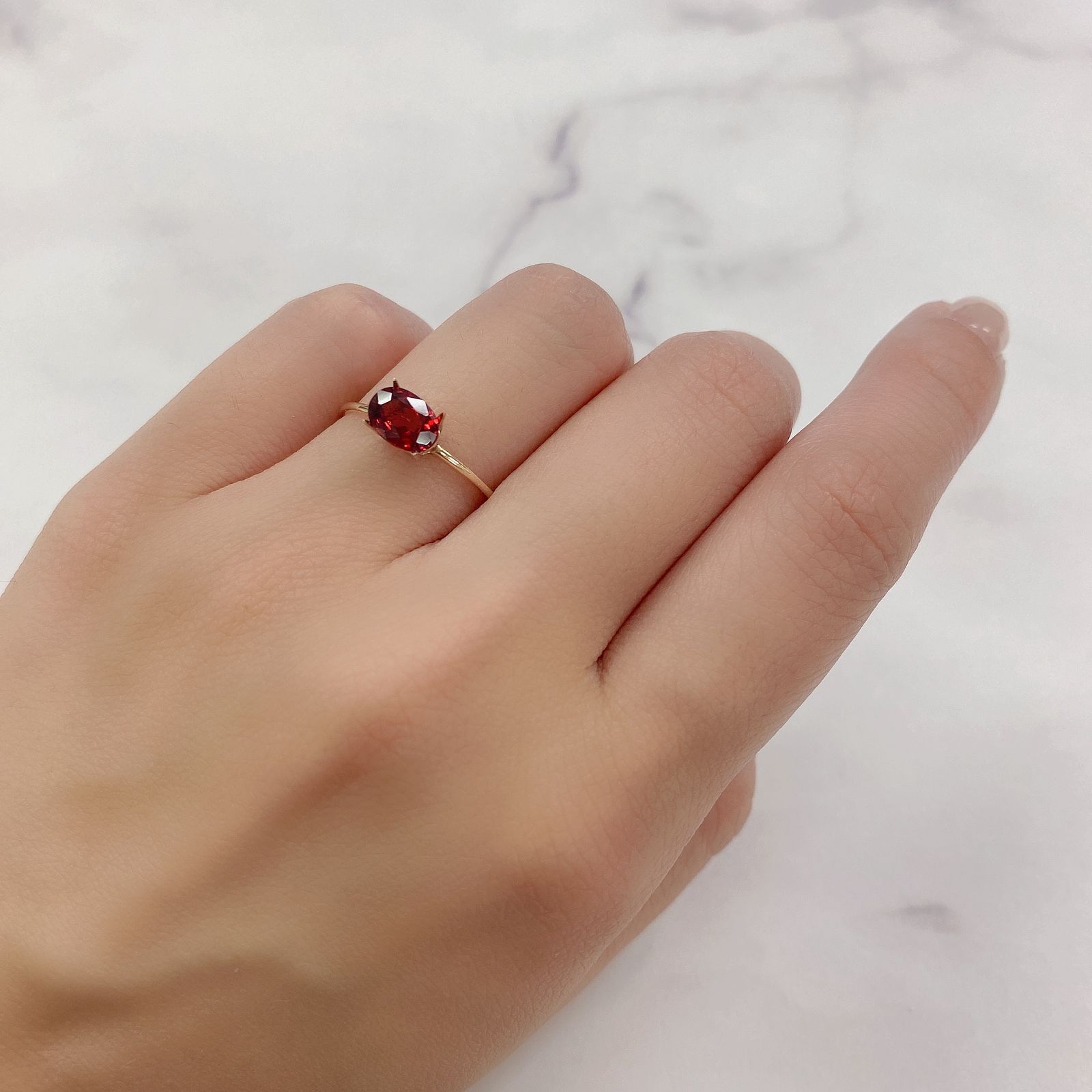レッドスピネル(宝石名レッド・スピネル)タンザニア産 0.896ct ソ付(彩珠)[220817241]7x5.1mm前後