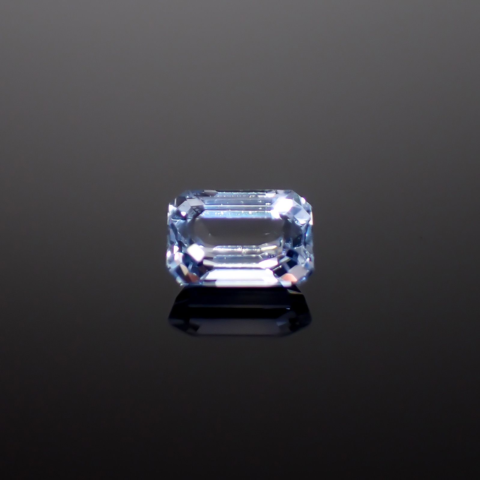 アイスブルーサファイア スリランカ/マダガスカル産 0.71ct / 5.4x4mm前後 [260732587]