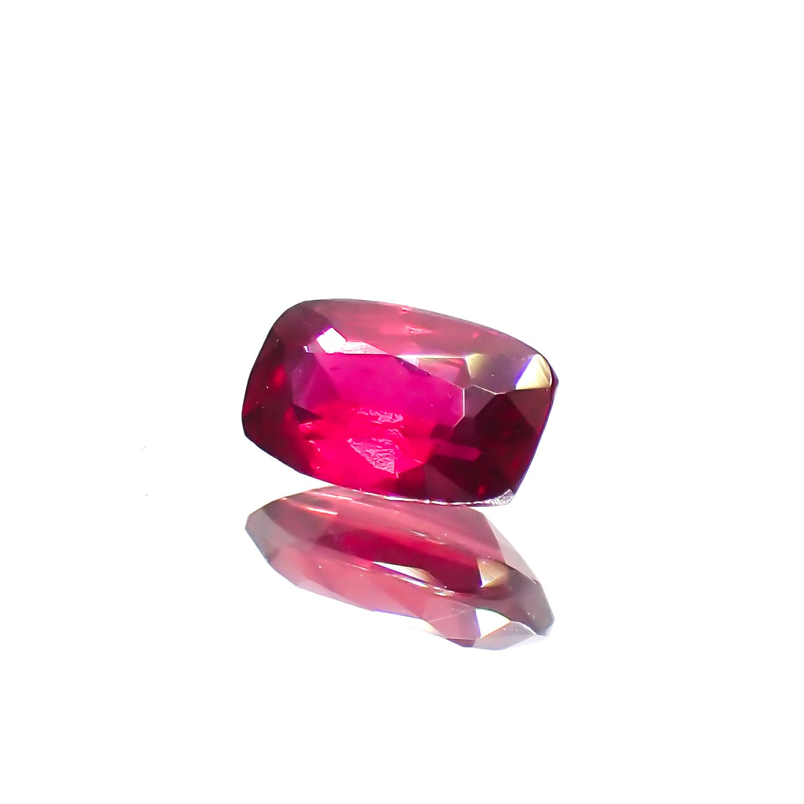 ルビー 非加熱 マダガスカル産 0.33ct[230622340]5.1x3.1mm前後