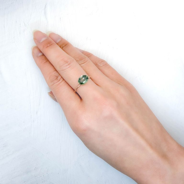 LEDライト下での色合い