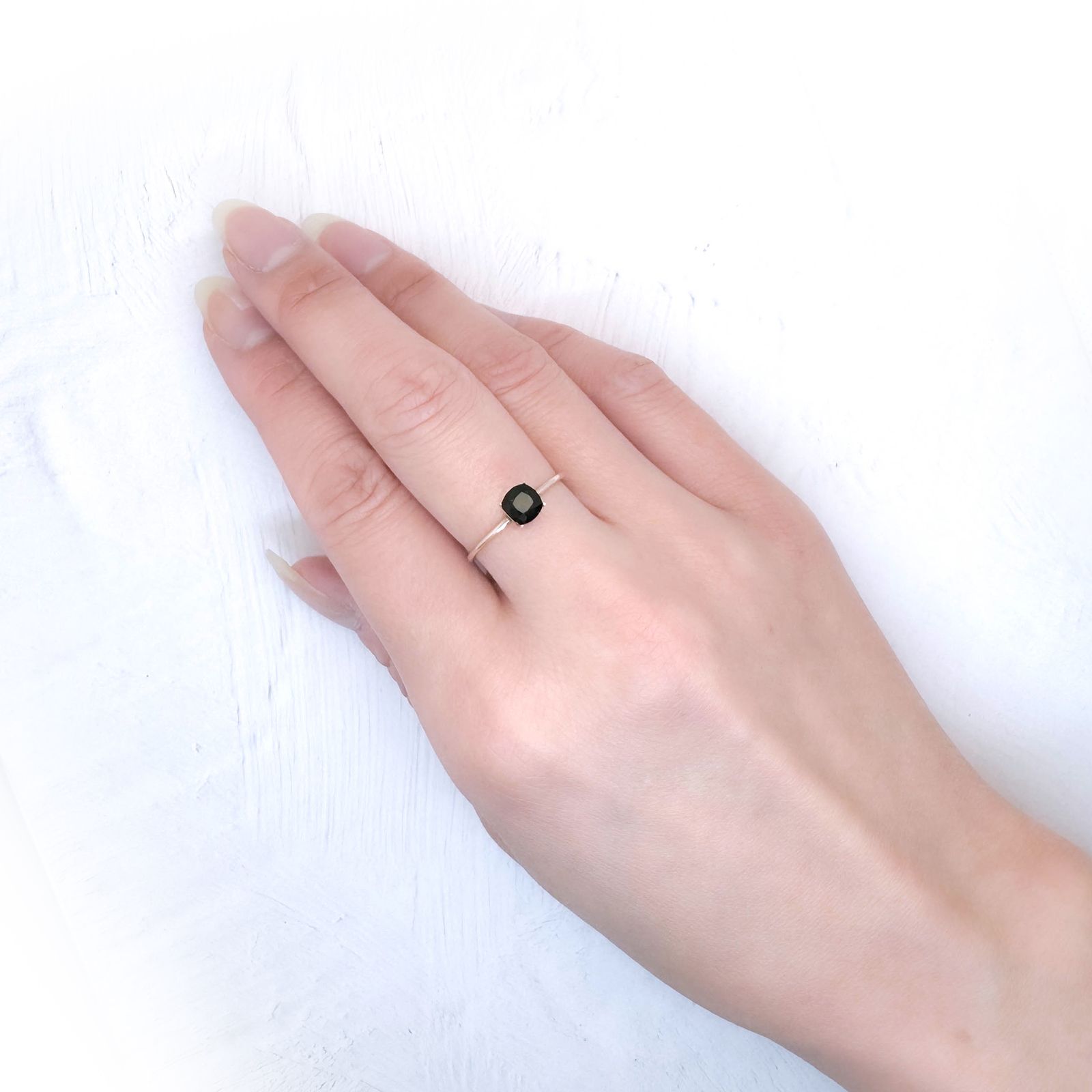 セレンディバイト ミャンマー産 0.88ct / 5.1x5mm前後 [251231439]