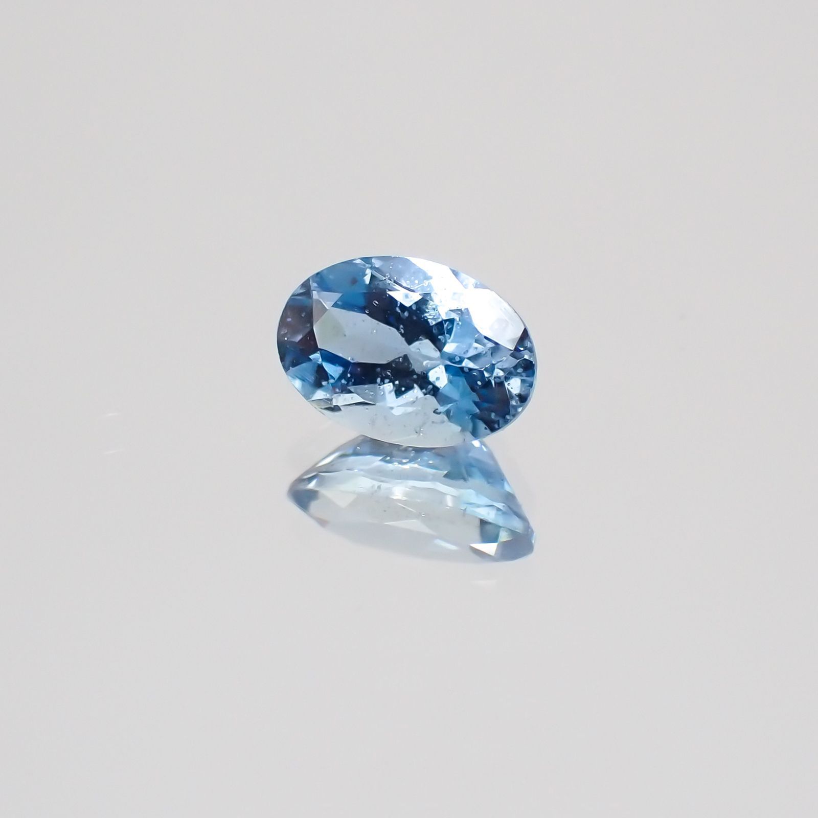 サンタマリアアクアマリン(宝石名アクアマリン) ブラジル産 0.45ct 識別済[21019122]6.1×4mm前後