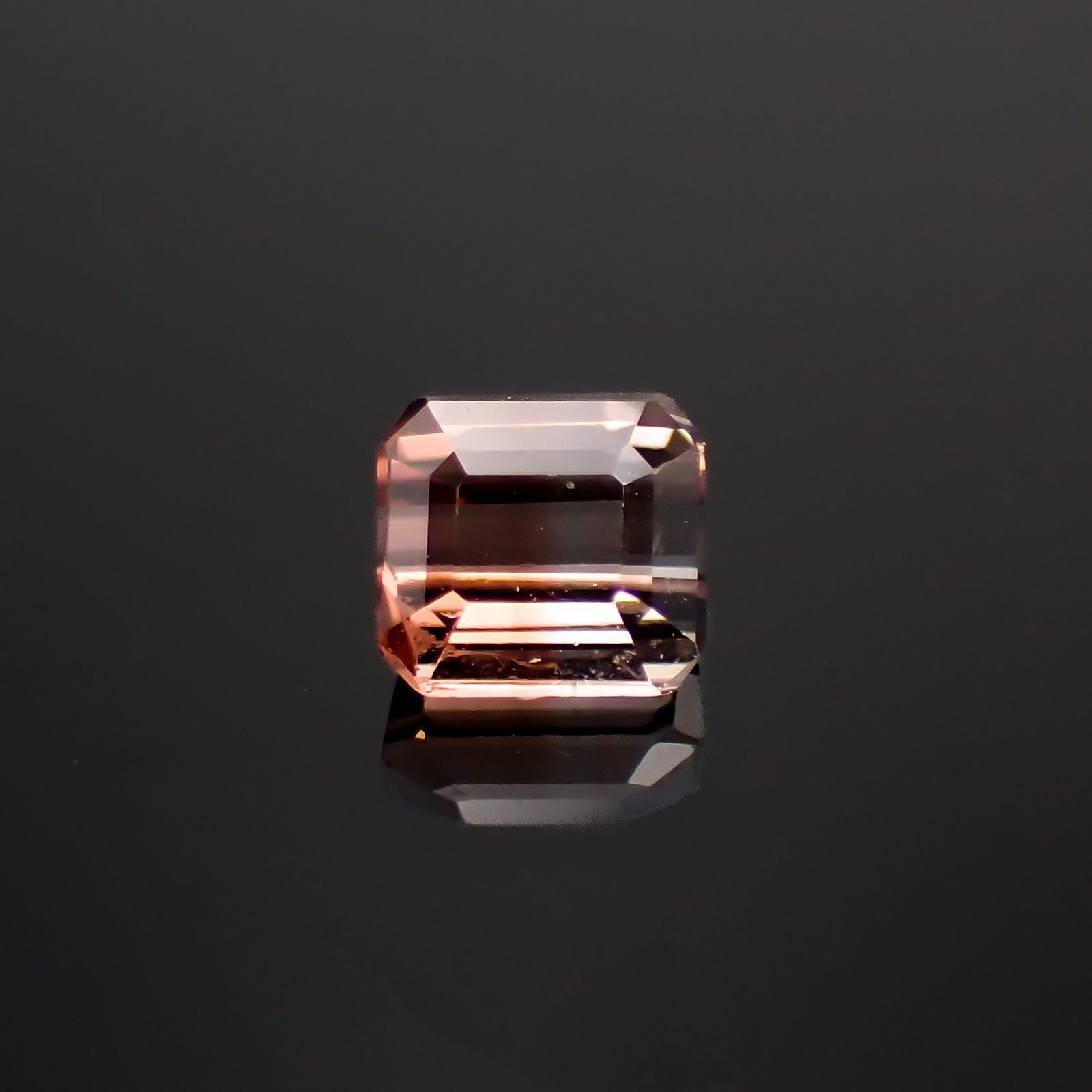 バイカラートルマリン(宝石名トルマリン)アフガニスタン産 0.59ct 識別済[221219561]4.6x4.3mm前後