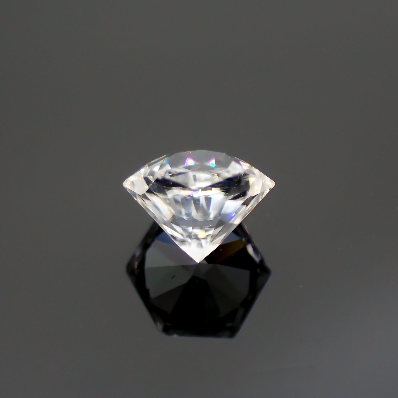 ◇ヘキサゴンカット◇カラーレスジルコン(宝石名ホワイト・ジルコン)スリランカ/カンボジア産 0.84ct 識別済[220114271]4.7x4.6mm前後