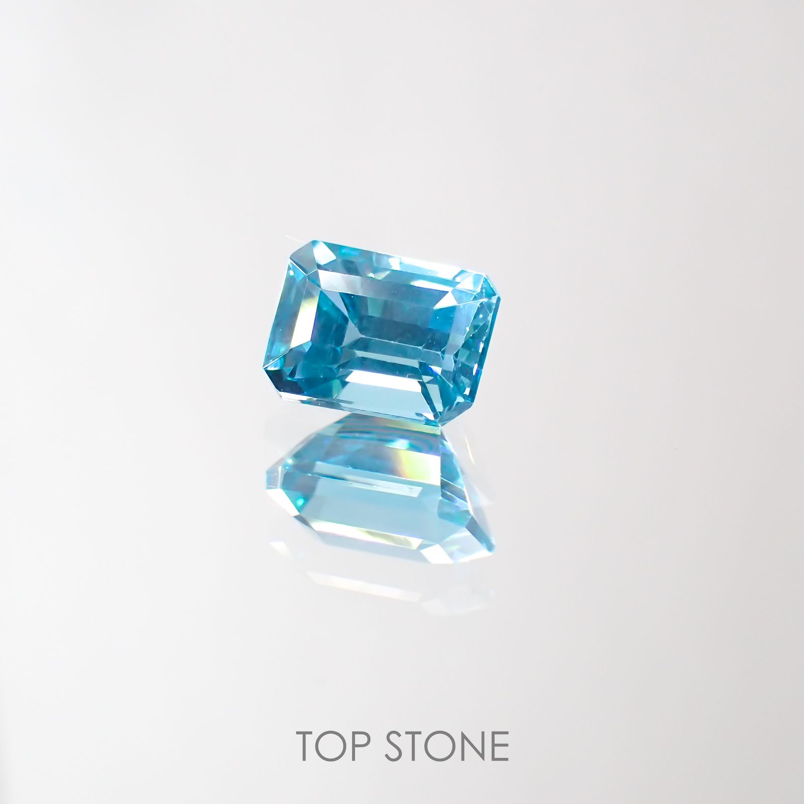 アパタイト(宝石名アパタイト) マダガスカル産 0.63ct 識別済[211013526]5.5×4mm前後