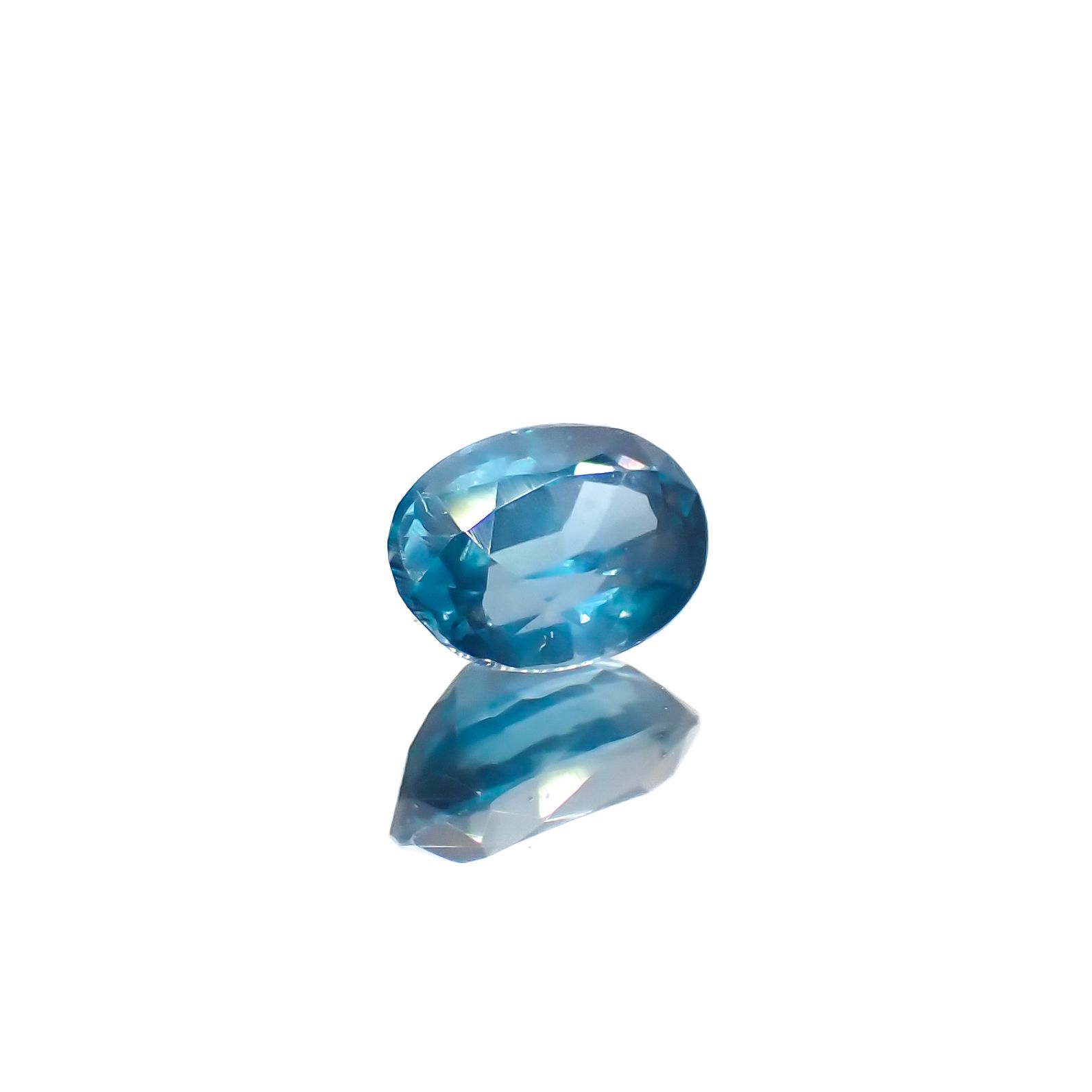オーシャンブルーカイヤナイト(宝石名カイヤナイト)インド・オリッサ産 0.65ct 識別済[240326698]5.9x4.1mm前後