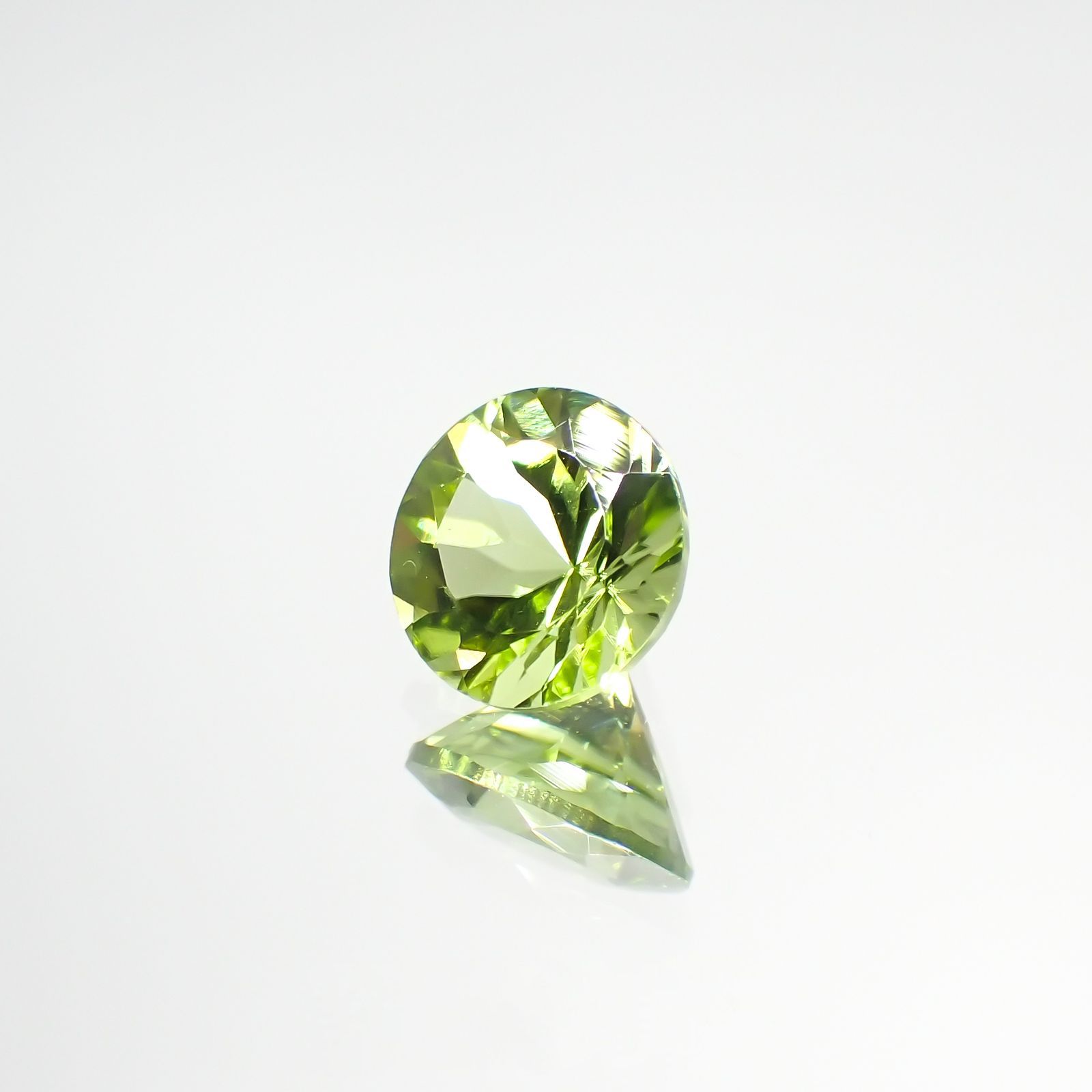 ペリドット(宝石名ペリドット) パキスタン産 1.10ct 識別済[210813070]6.4×6.4mm前後