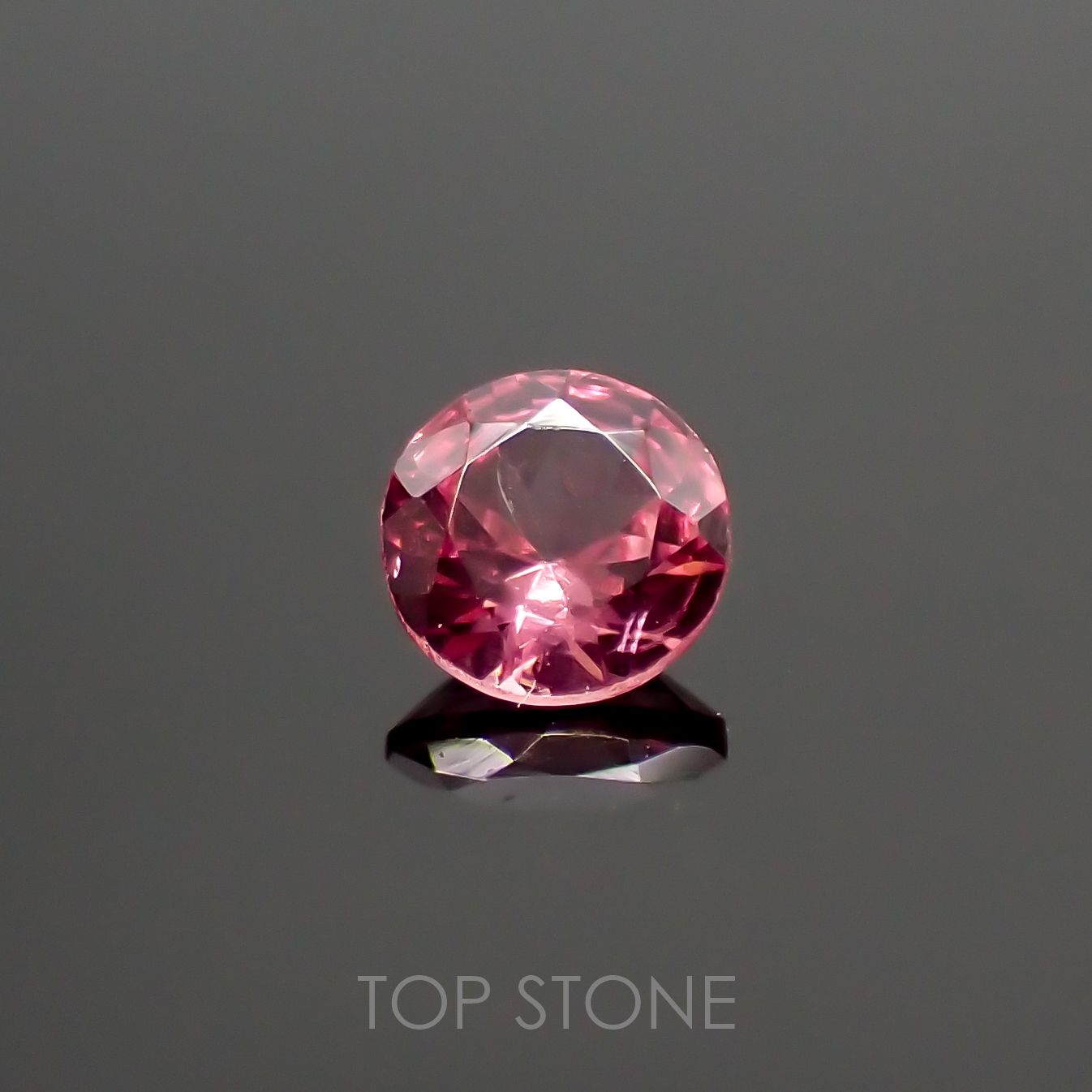 ホットピンクスピネル(宝石名ピンク・スピネル) タンザニア産 0.25ct 識別済[210912586]3.9×3.9mm前後
