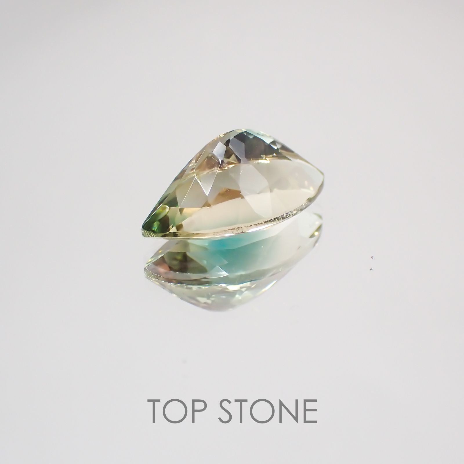 バイカラーオレゴンサンストーン(宝石名バイカラー・ラブラドライト) アメリカ・オレゴン州産 3.307ct ソ付(彩珠)[210410539]14.1×7.6mm前後