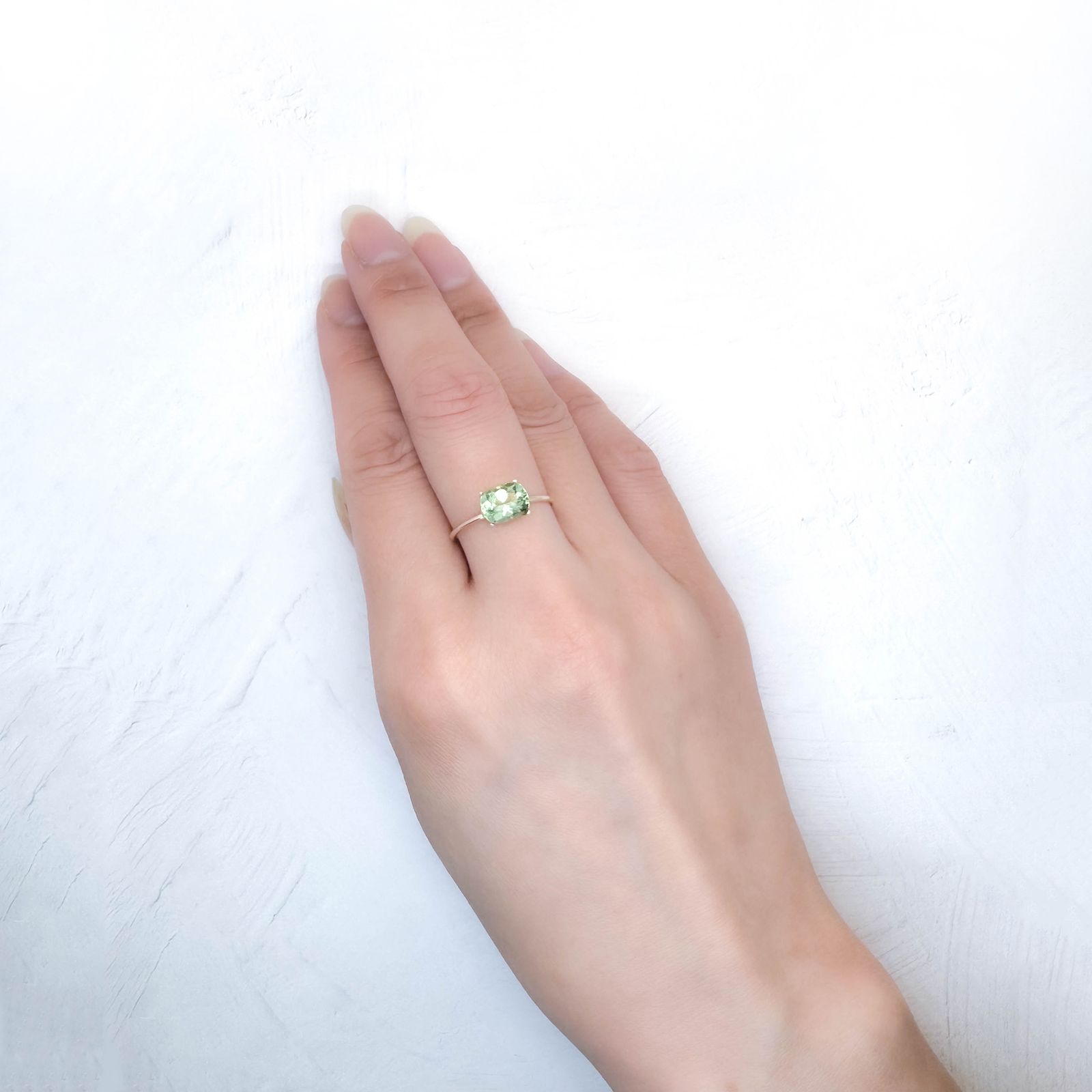 ミントトルマリン アフガニスタン産 1.44ct / 7.7x5.9mm前後 [251031203]