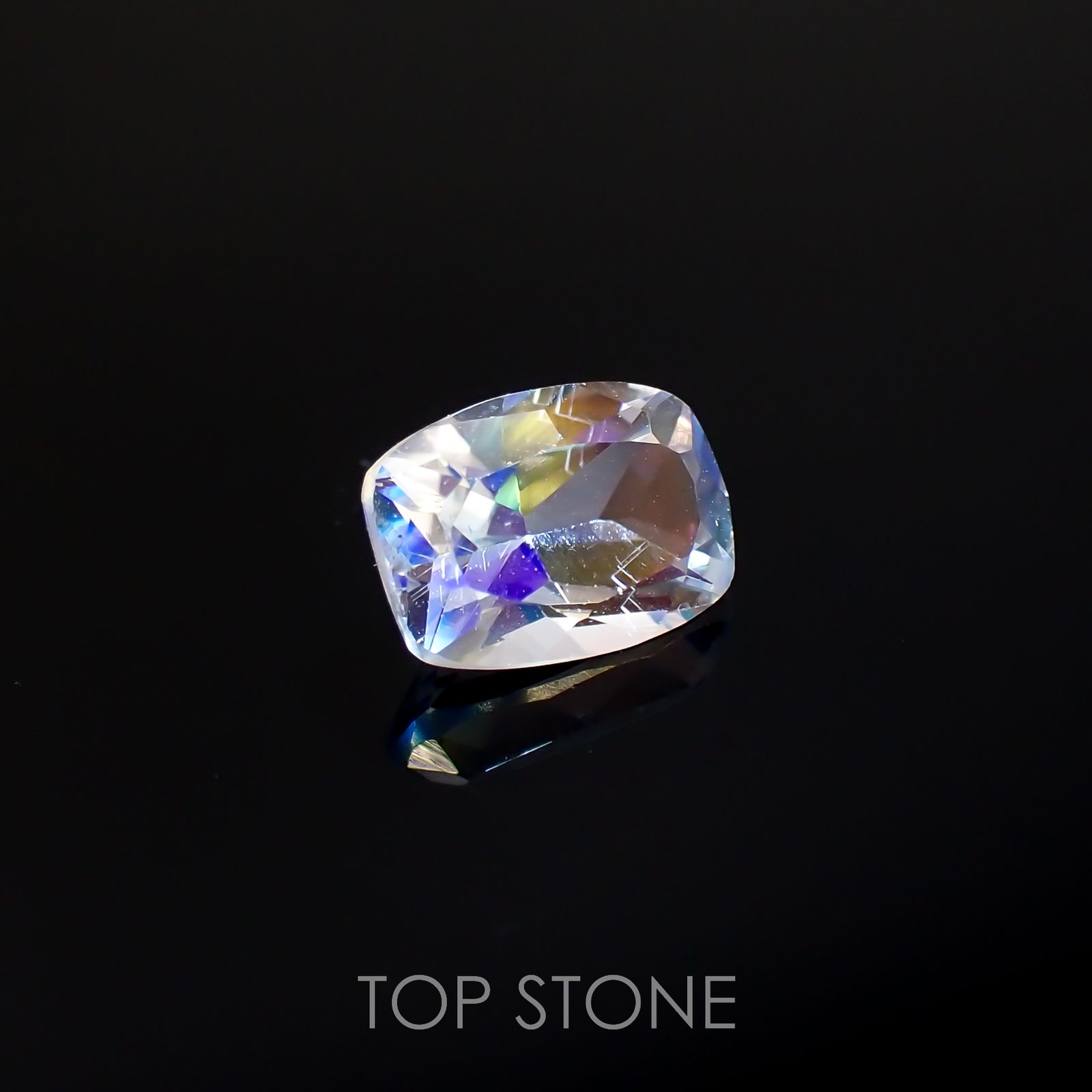 レインボームーンストーン(宝石名ラブラドライト)タンザニア産 0.65ct 識別済[220616648]6.5x4.8mm前後