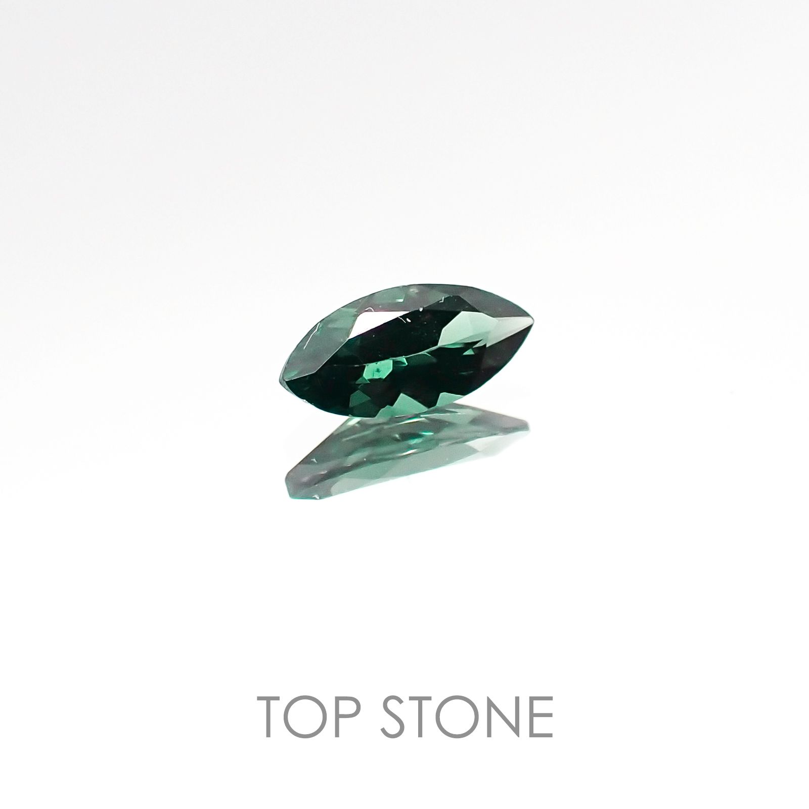 カラーチェンジガーネット(アレキタイプ)(宝石名ガーネット/カラーチェンジタイプ) マダガスカル・ベキリー産 0.25ct 識別済[20106609]6.3×2.9mm前後