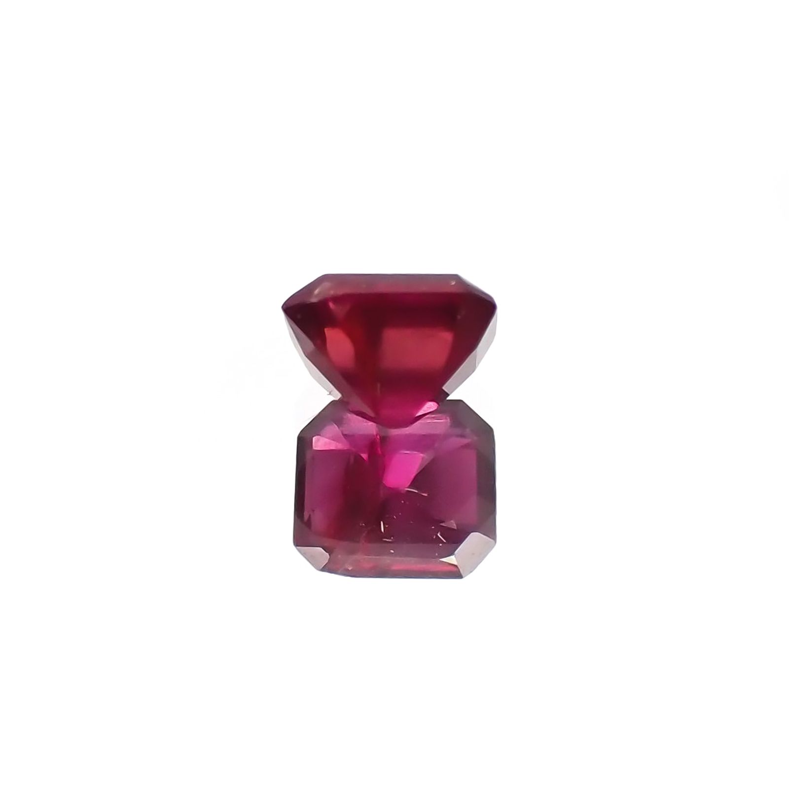 ルビー 非加熱(宝石名ルビー) マダガスカル産 識別済 0.27ct / 3.5x3.1mm前後 [210711714]
