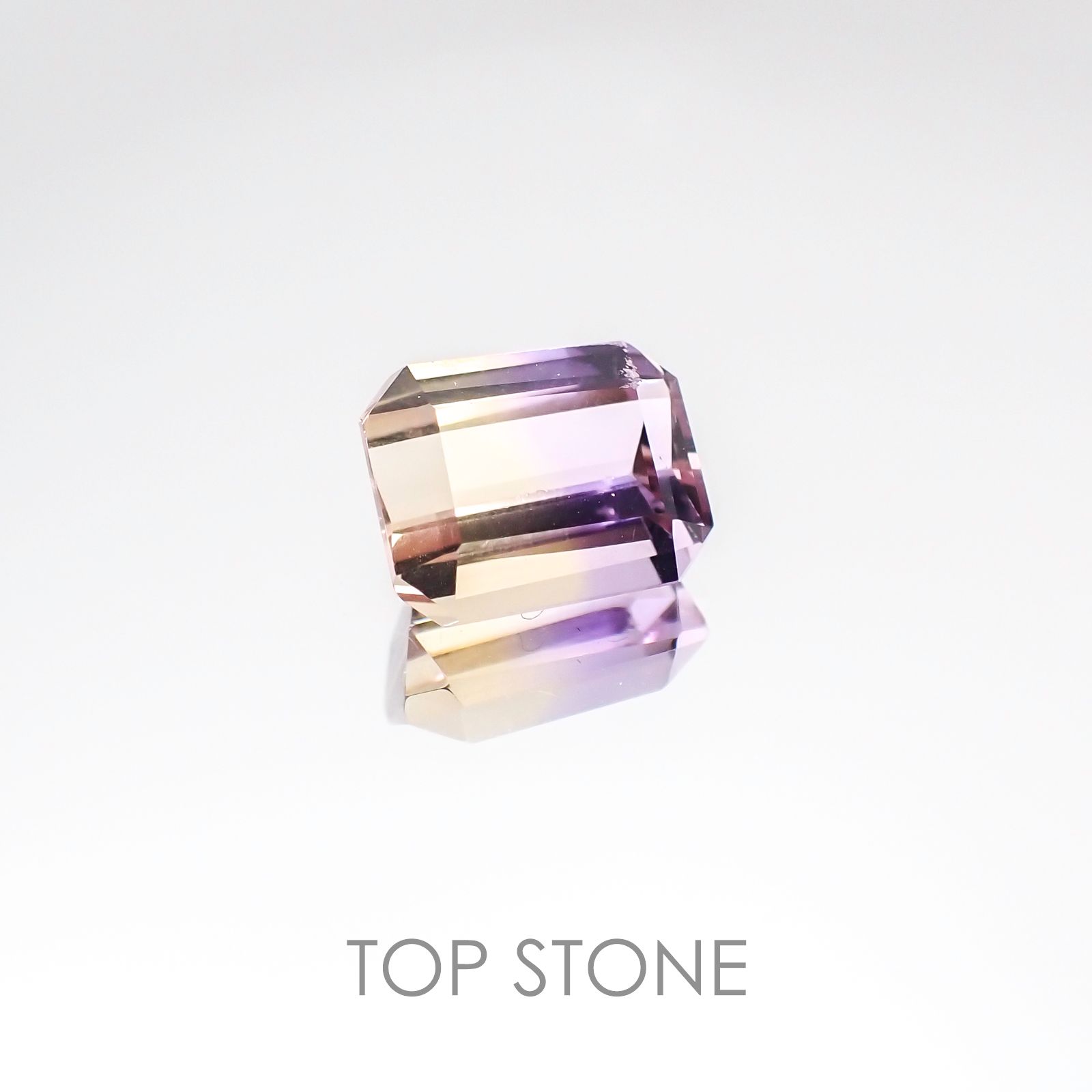 アメトリン(宝石名バイカラー・クォーツ/別名アメトリン) ボリビア産 2.32ct 識別済[20106901]8.8×6.9mm前後