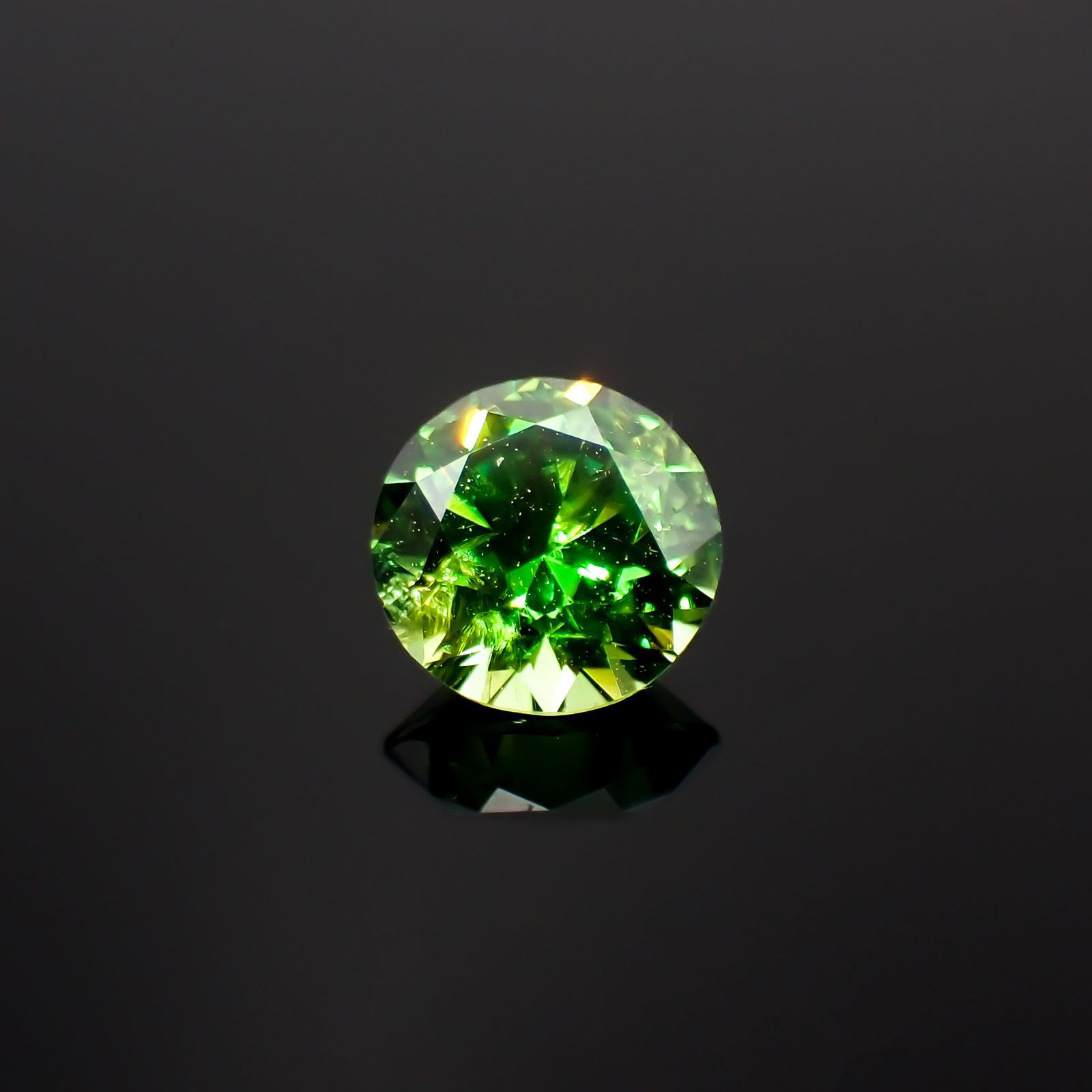 デマントイドガーネット ロシア産 0.62ct[230119886]5x5mm前後