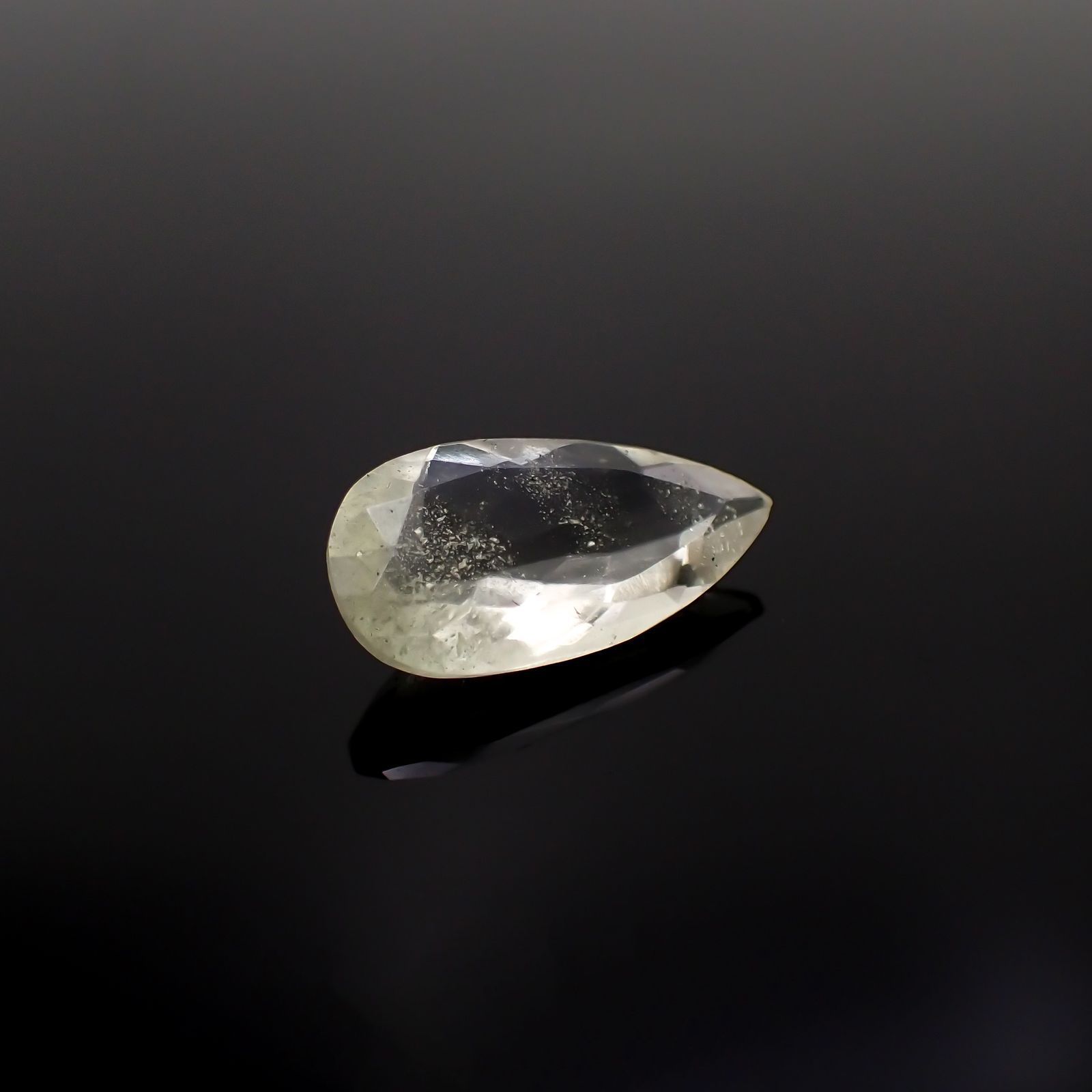 リビアングラス 発見地：エジプト・リビア砂漠 3.84ct[221018199]17.6x9mm前後