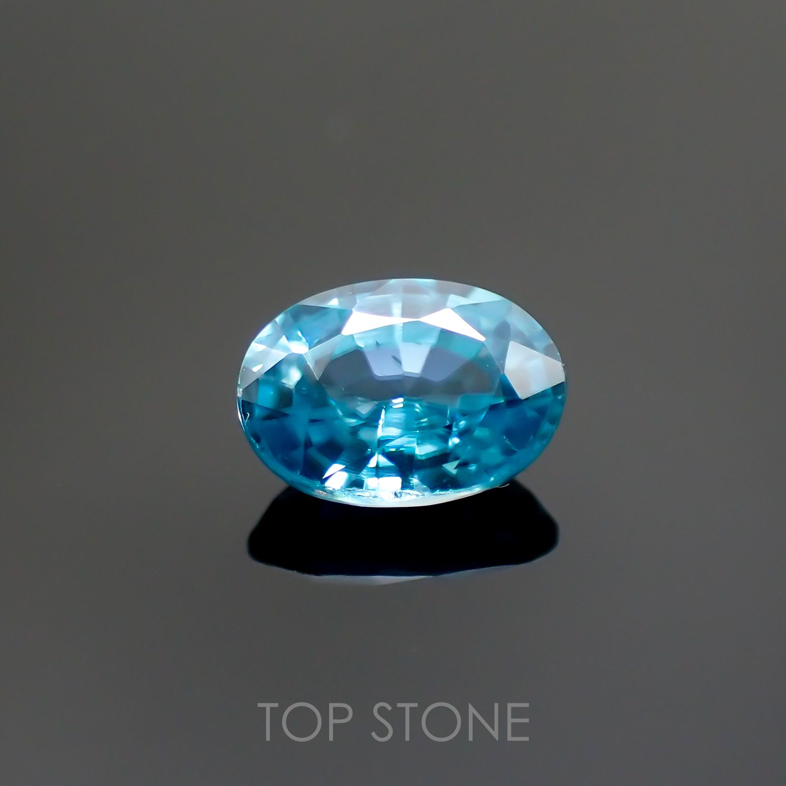 ブルージルコン(宝石名ジルコン) カンボジア産 1.24ct 識別済[20117925]7×5mm前後