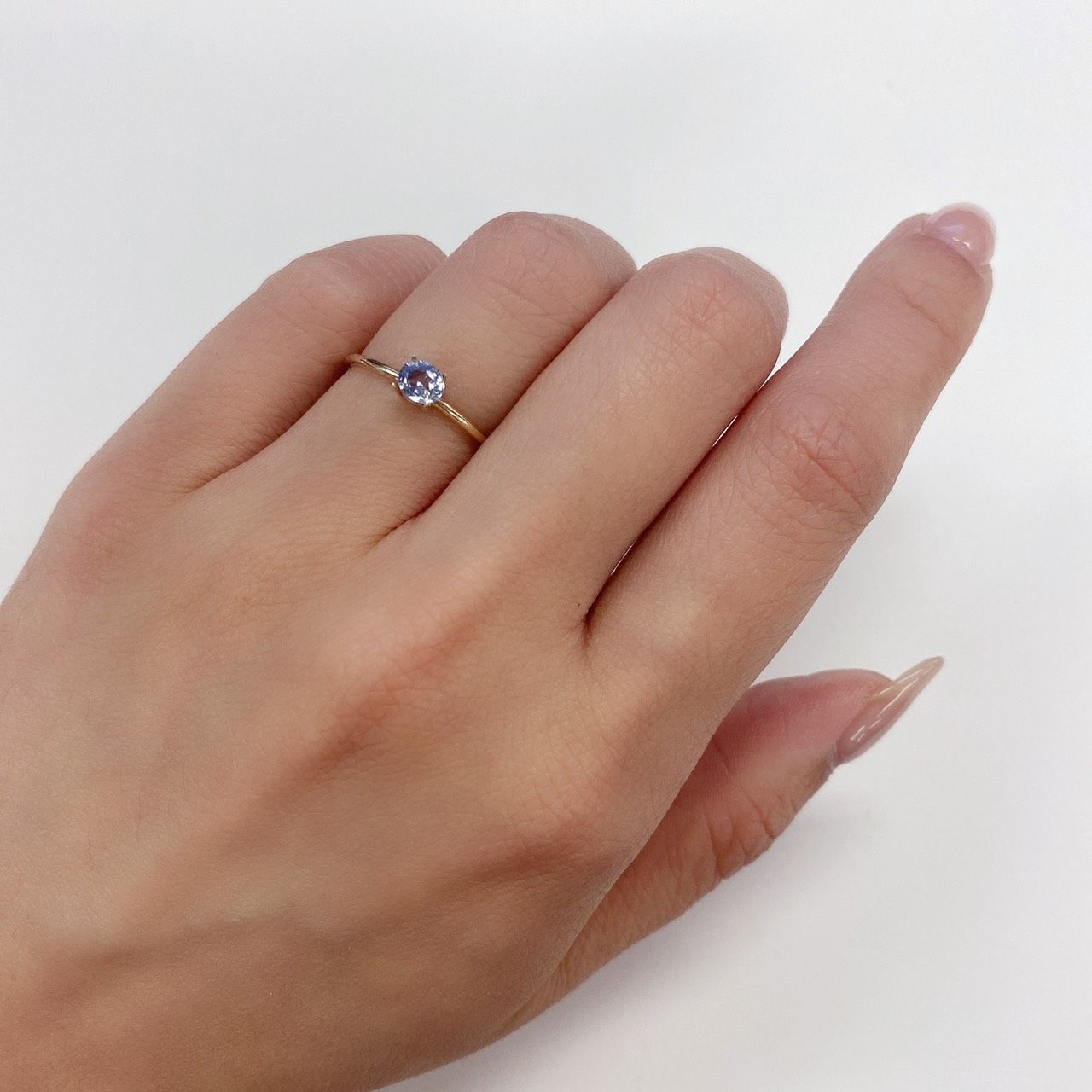 アイスブルーサファイア(宝石名ブルー・サファイア) スリランカ/マダガスカル産 0.33ct 識別済[210711174]4.5×3.7mm前後