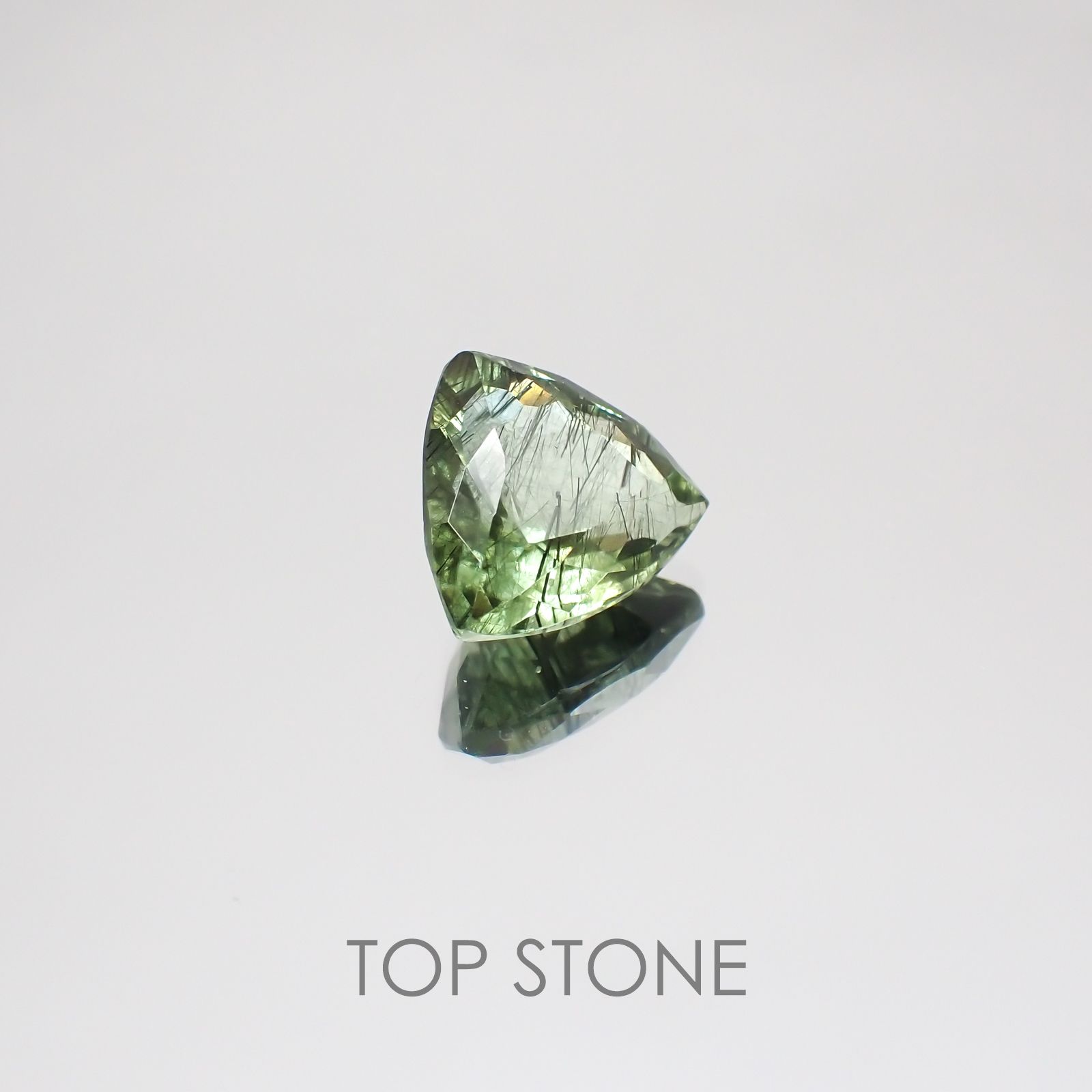 ルドウィジャイトインペリドット パキスタン産 ルース 3.69ct[20128796]10.7×9.3mm前後