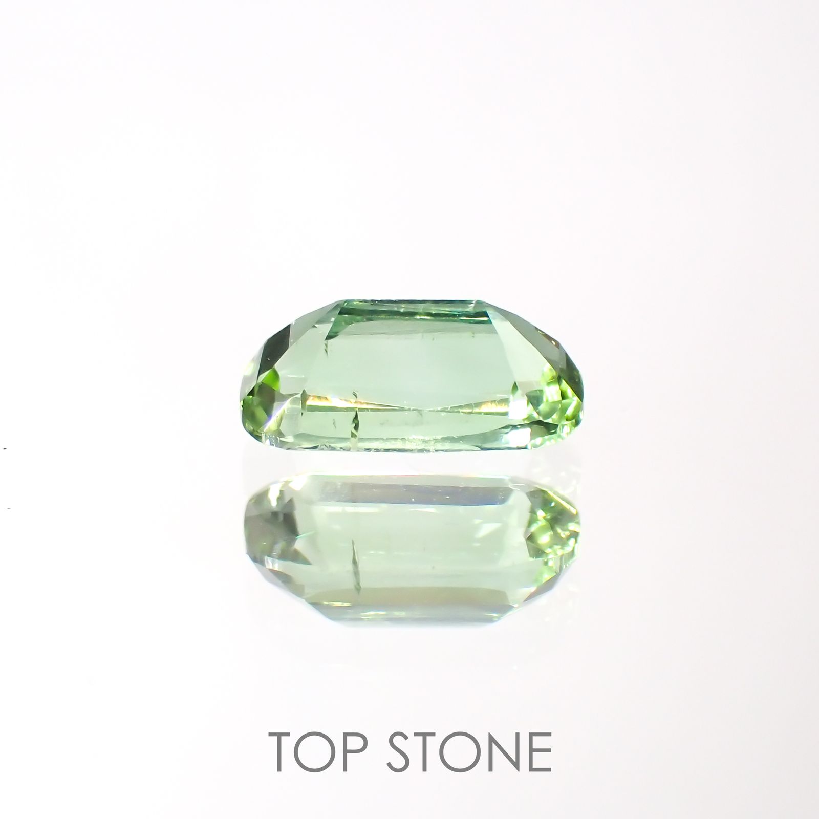 ミントトルマリン(宝石名グリーン・トルマリン) アフガニスタン産 0.68ct 識別済[211013618]7×4mm前後